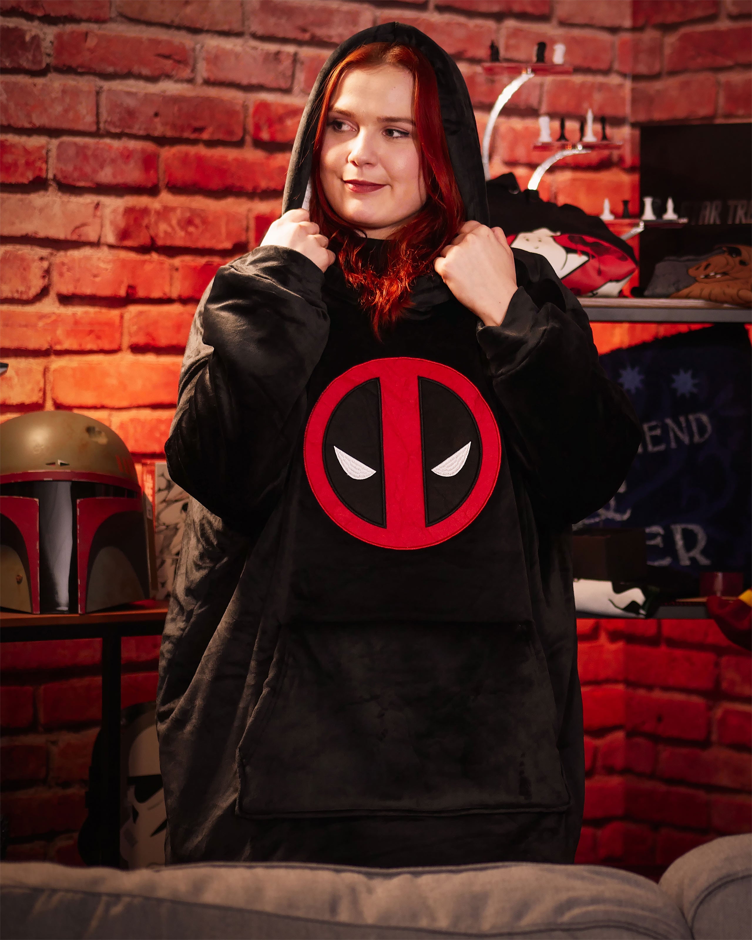 Imagen del producto Deadpool - Logo Oversize Suéter de peluche negro