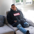 Imagen del producto Marvel - Logo Oversize Suéter de peluche negro