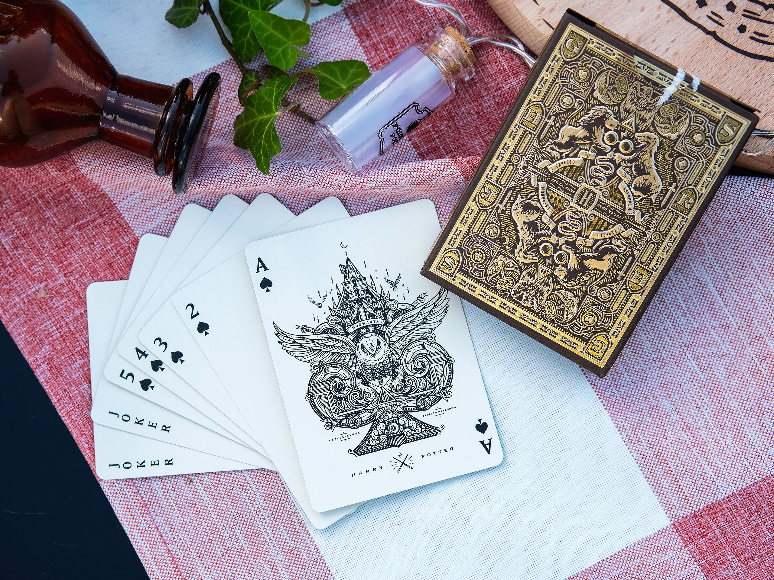 Imagen del producto Harry Potter - Juego de Cartas Hufflepuff Edición Deluxe