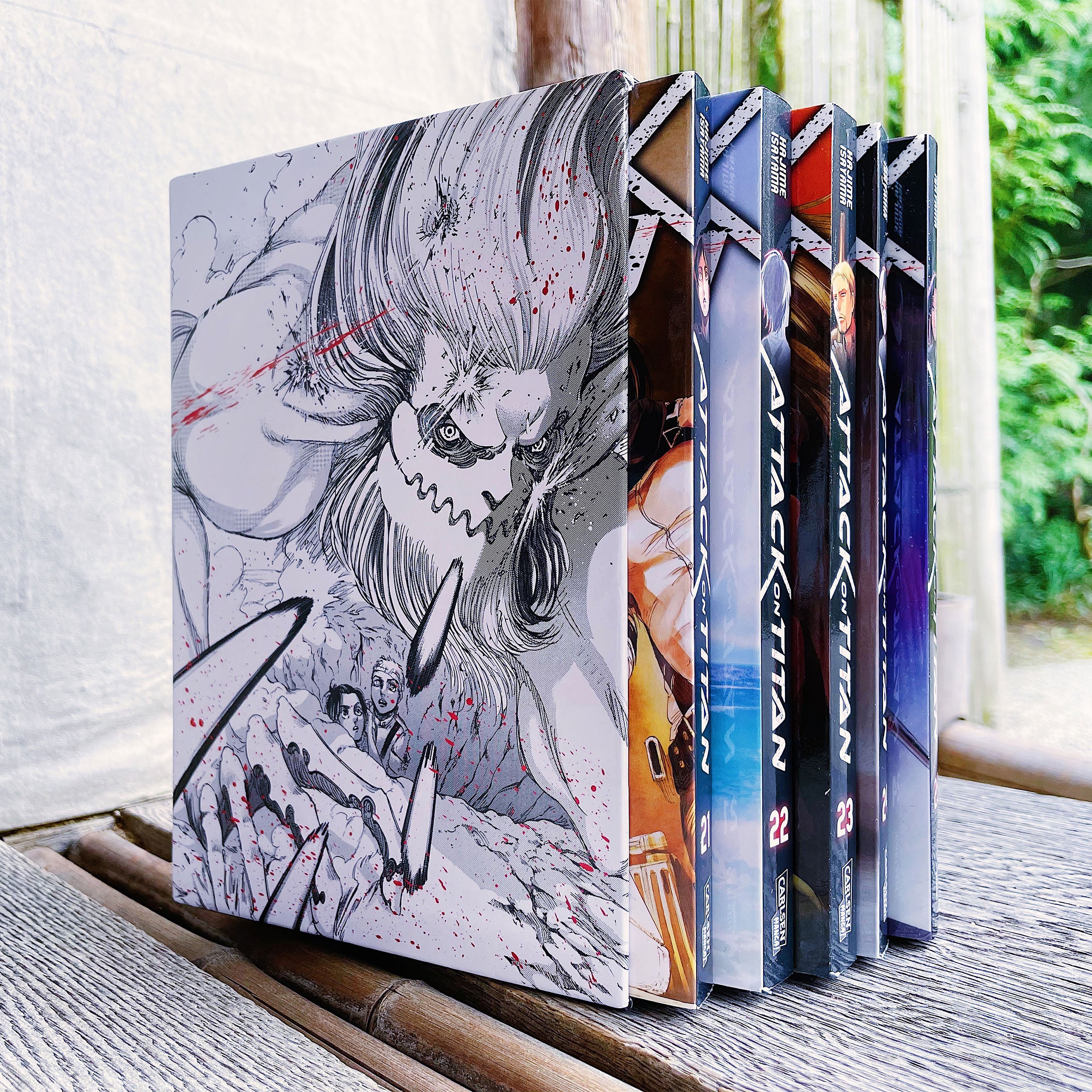 Imagen del producto Attack on Titan - Caja de colección Volumen 21-25