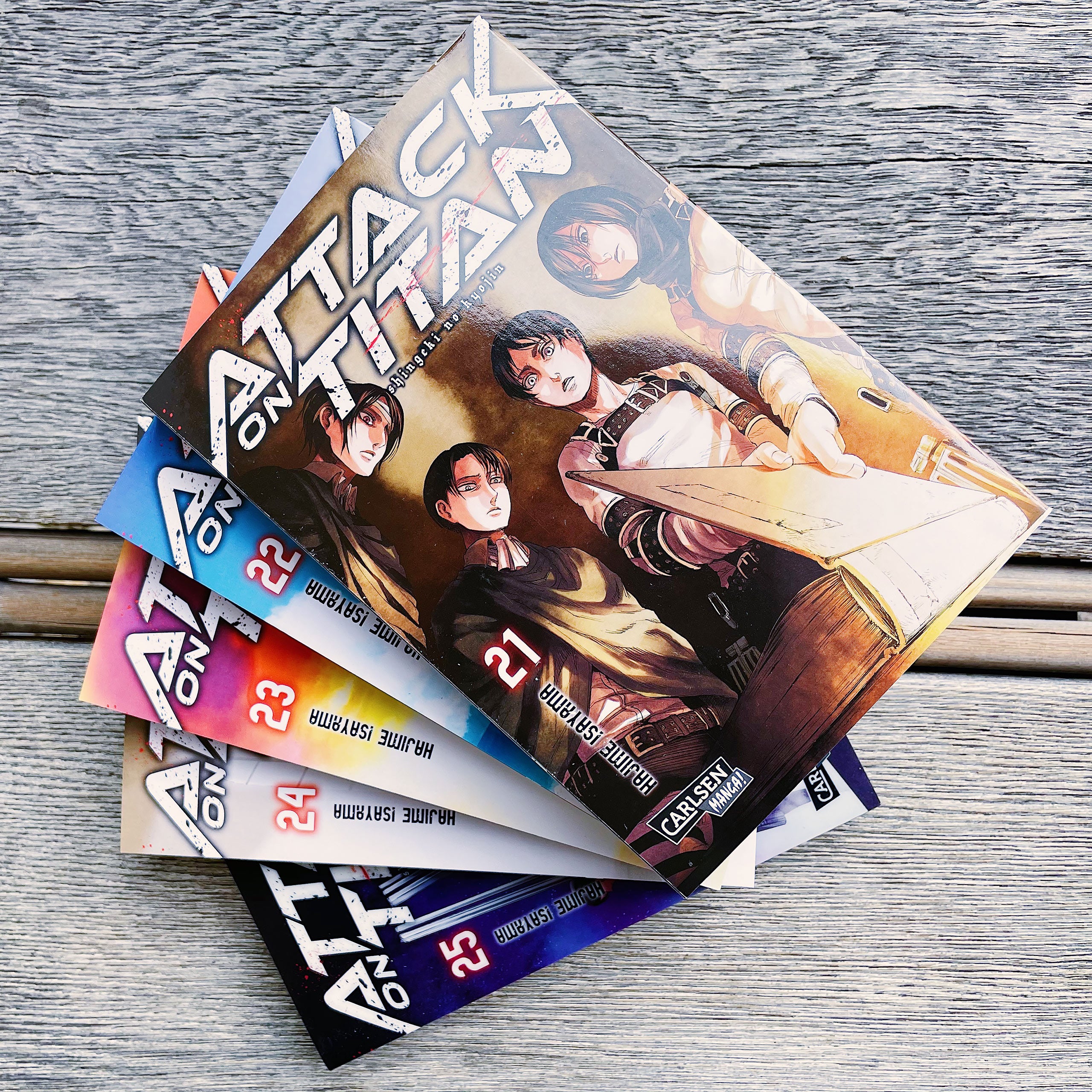 Imagen del producto Attack on Titan - Caja de colección Volumen 21-25