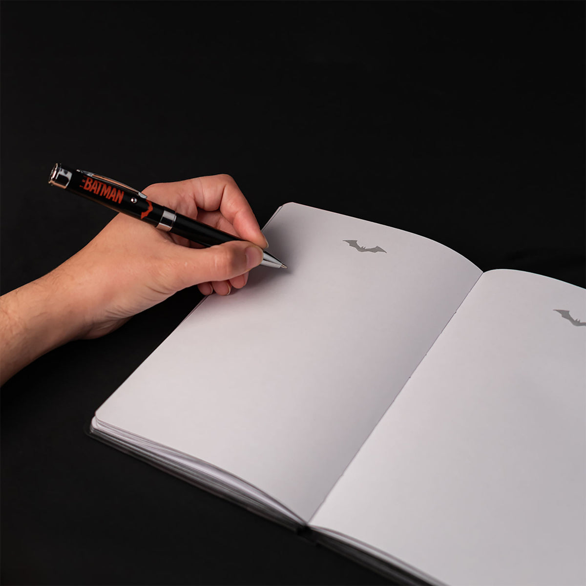 Imagen del producto The Batman - Cuaderno A5 de logo y bolígrafo con luz