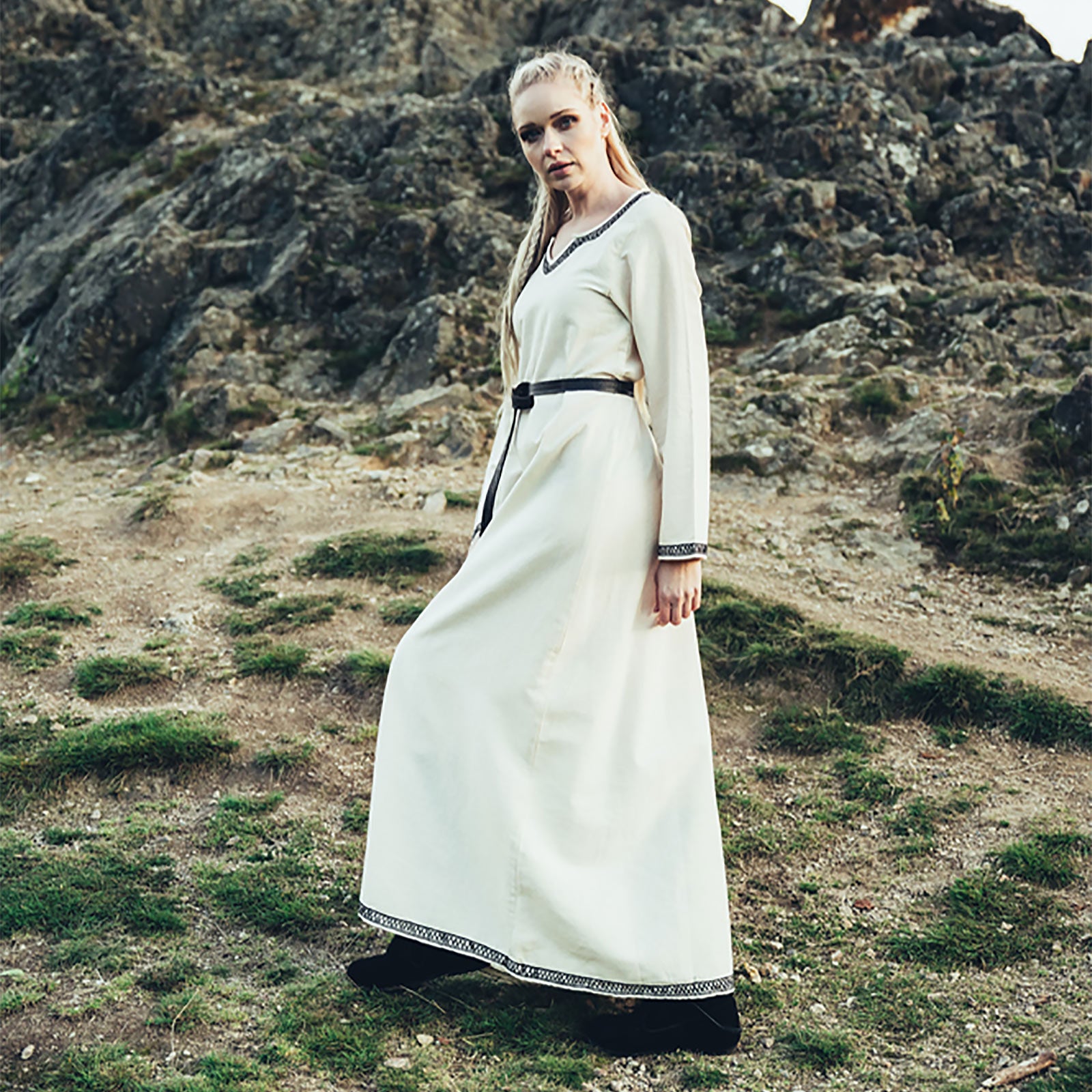 Imagen del producto Vestido medieval Brigida beige