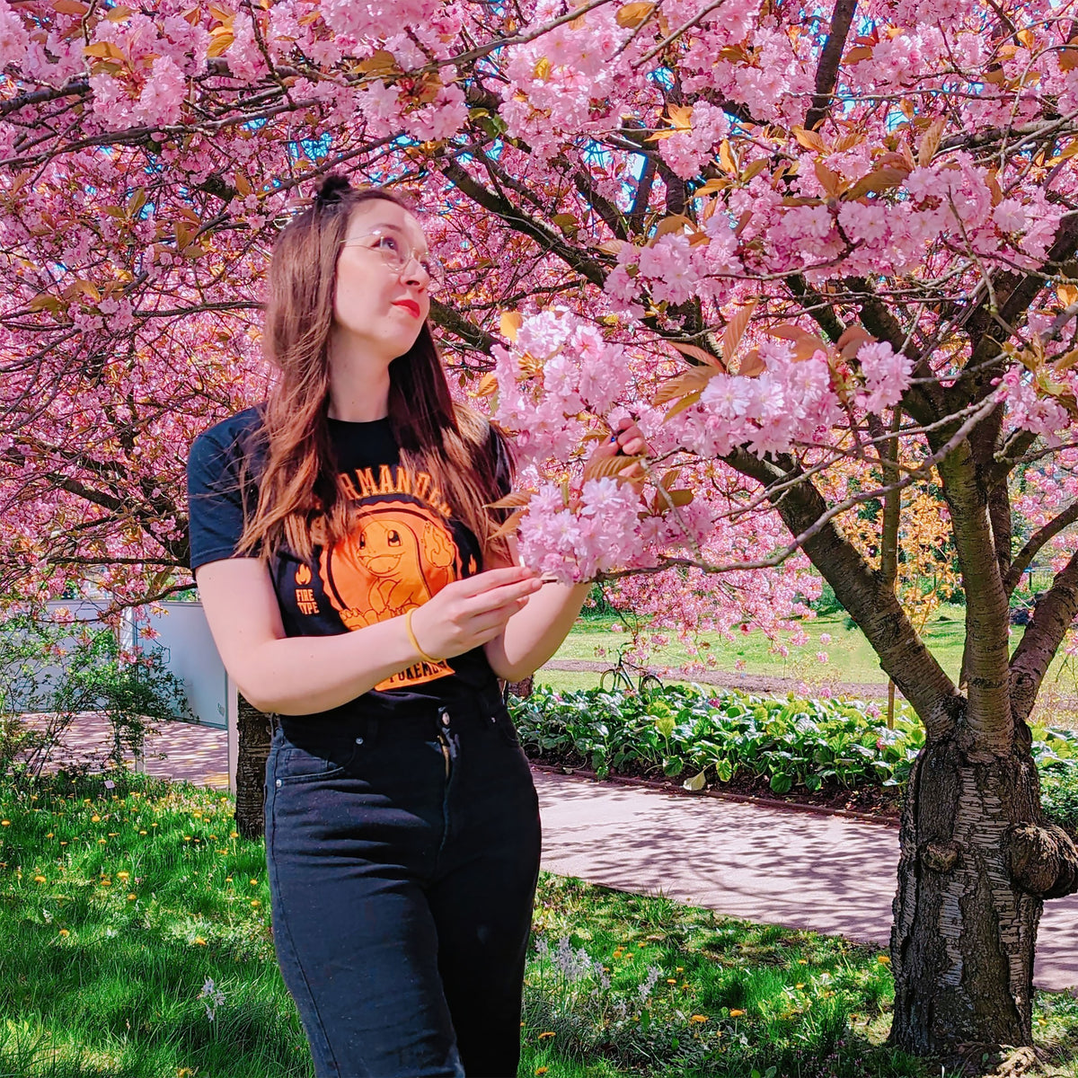 Imagen del producto Pokemon - Camiseta universitaria de Charmander negra