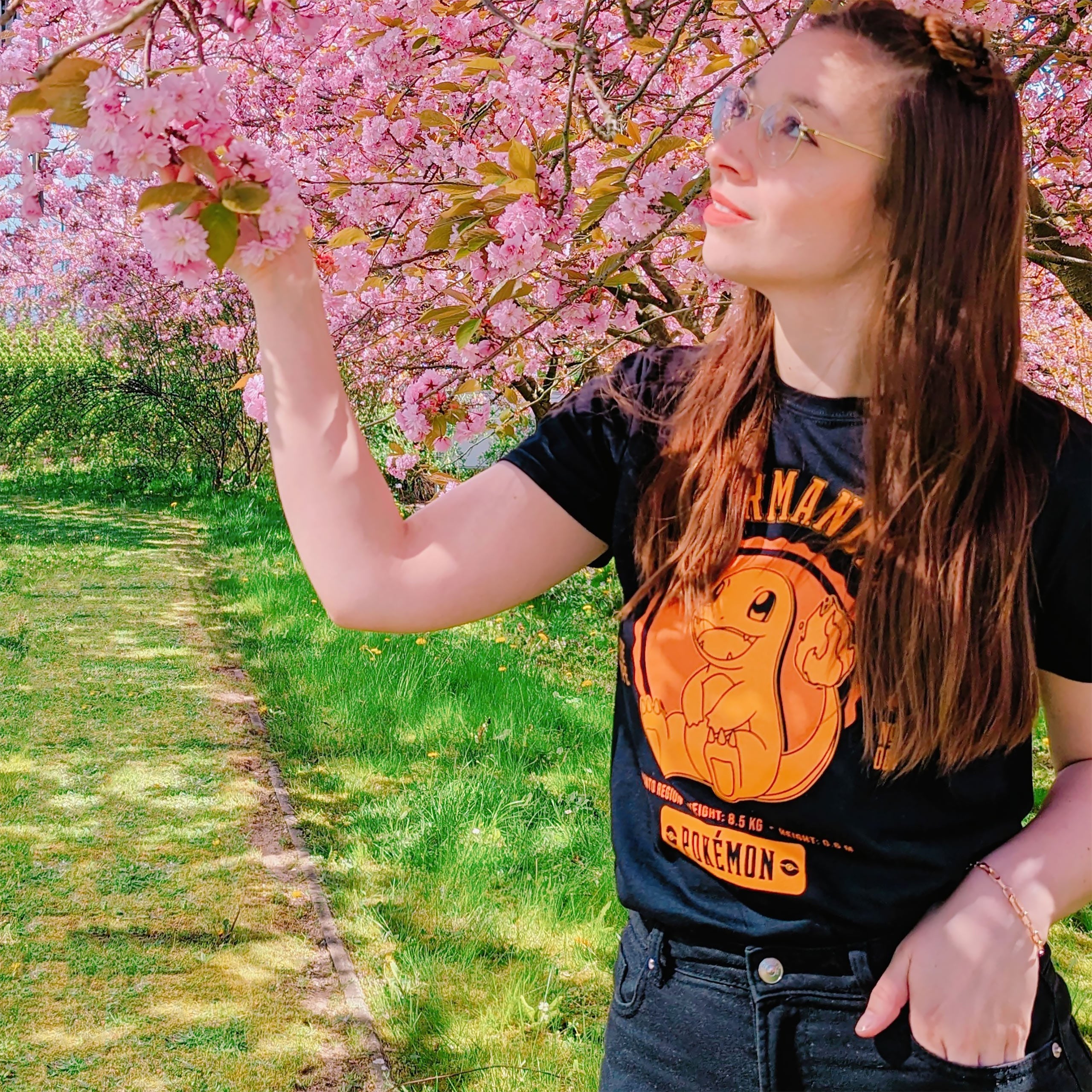 Imagen del producto Pokemon - Camiseta universitaria de Charmander negra