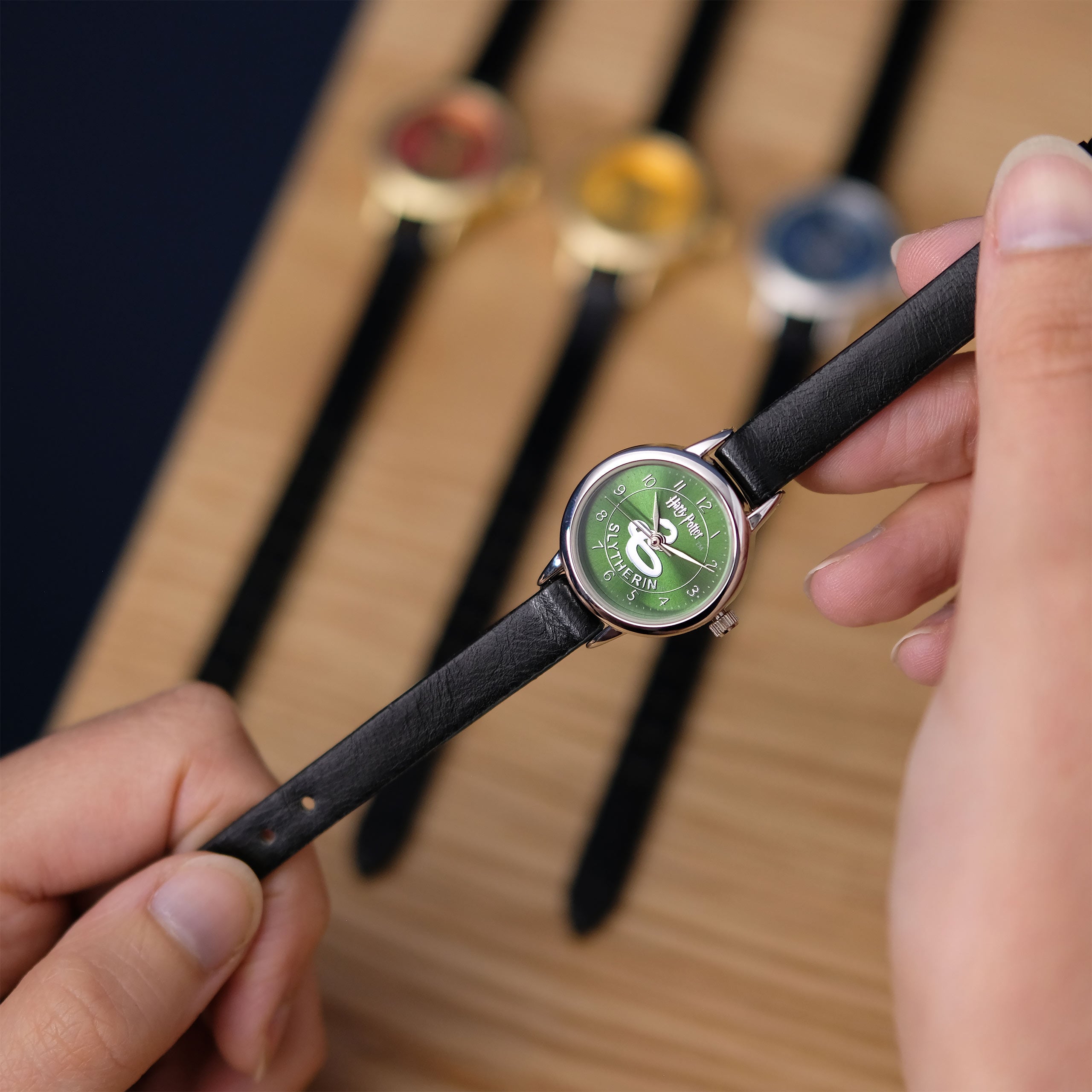 Imagen del producto Harry Potter - Reloj de pulsera con el emblema de Slytherin