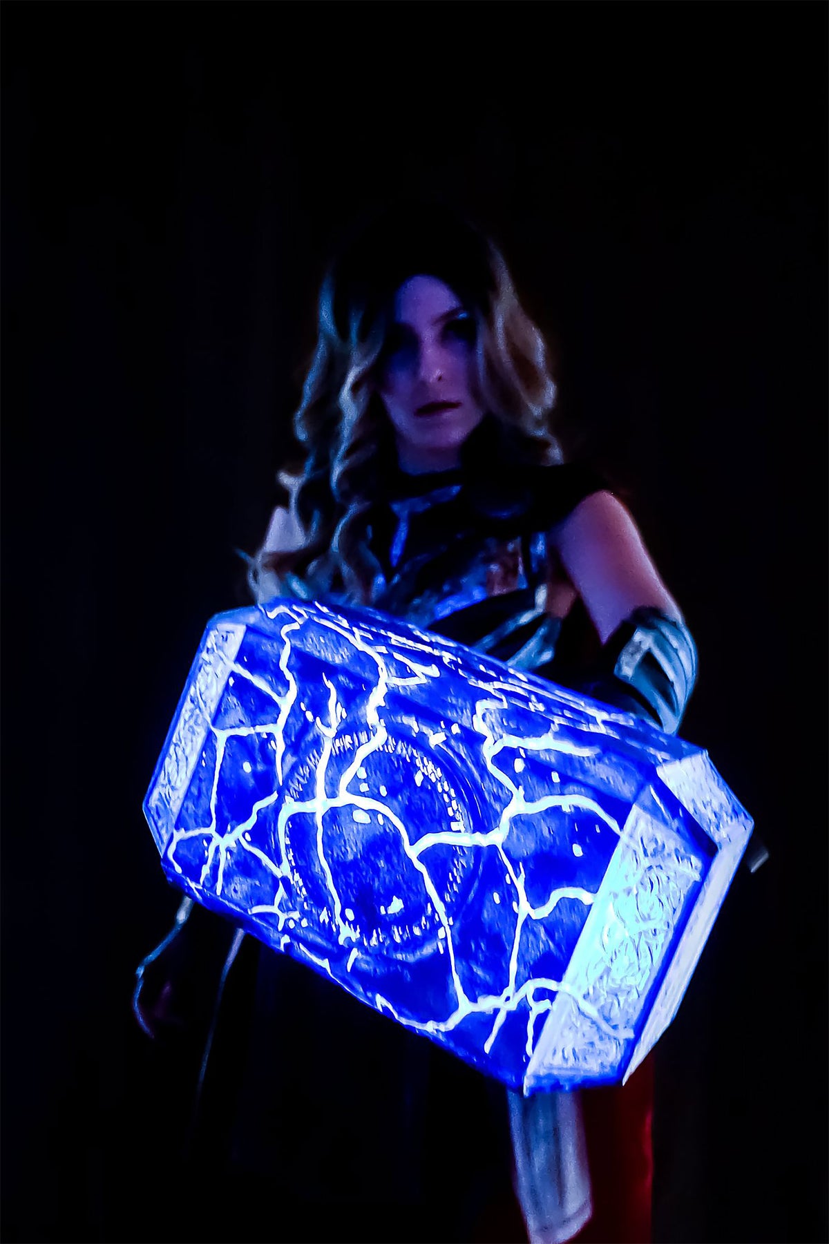 Imagen del producto Thor - Réplica premium del martillo Mjolnir con luz y sonido