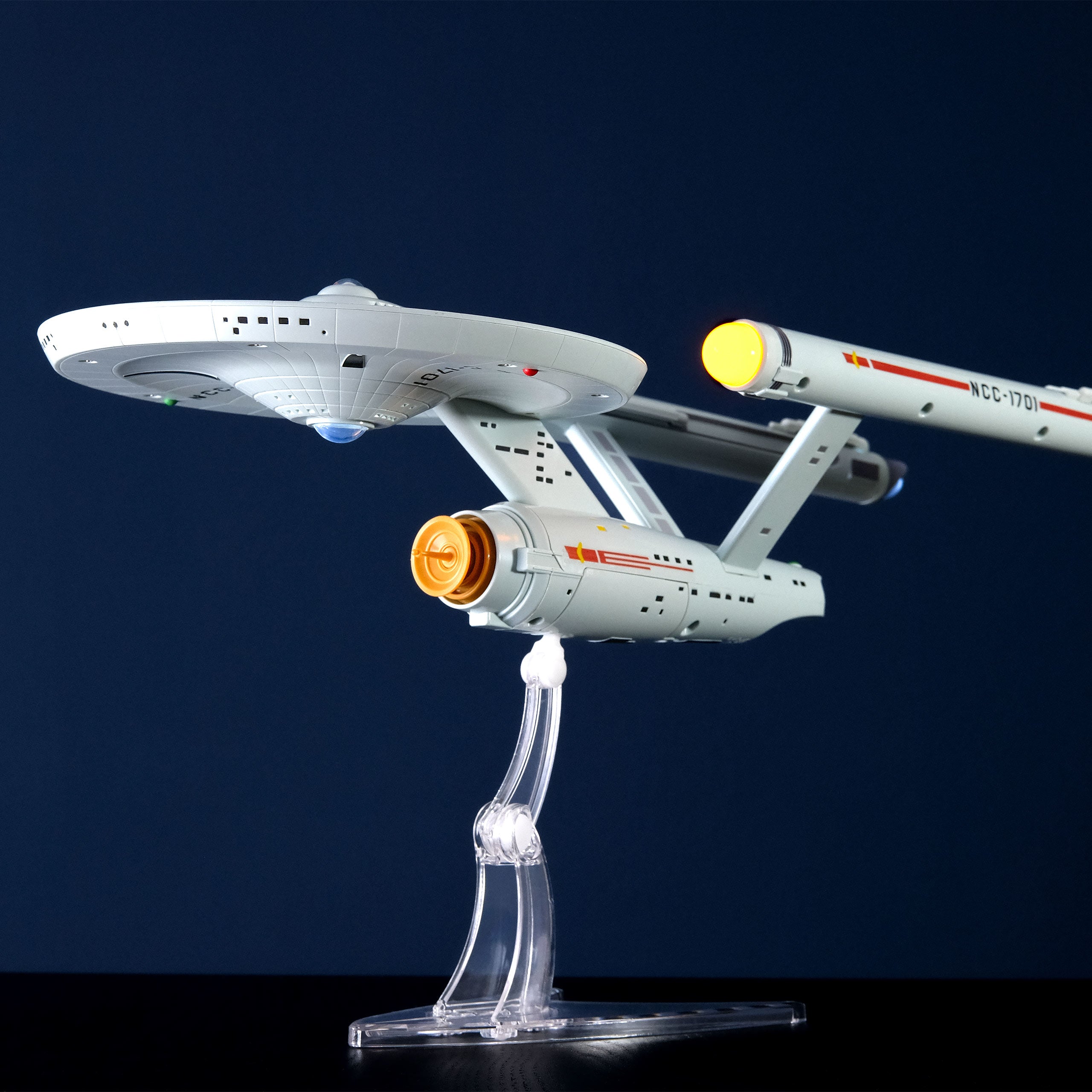 Imagen del producto Star Trek - Réplica de la Enterprise NCC-1701 con luz y sonido