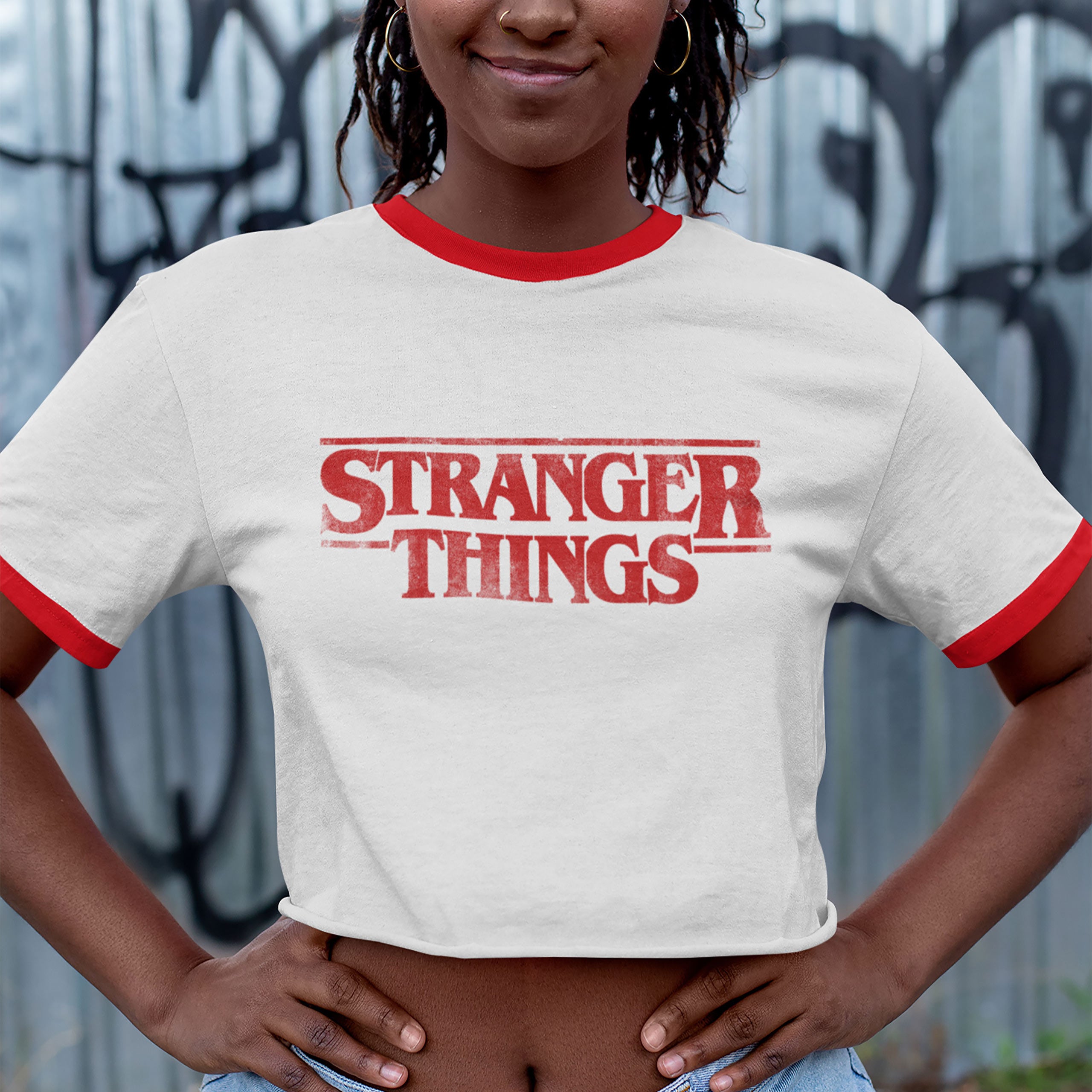 Imagen del producto Stranger Things - Top corto con logo desgastado blanco