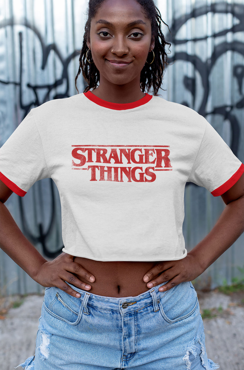 Imagen del producto Stranger Things - Top corto con logo desgastado blanco
