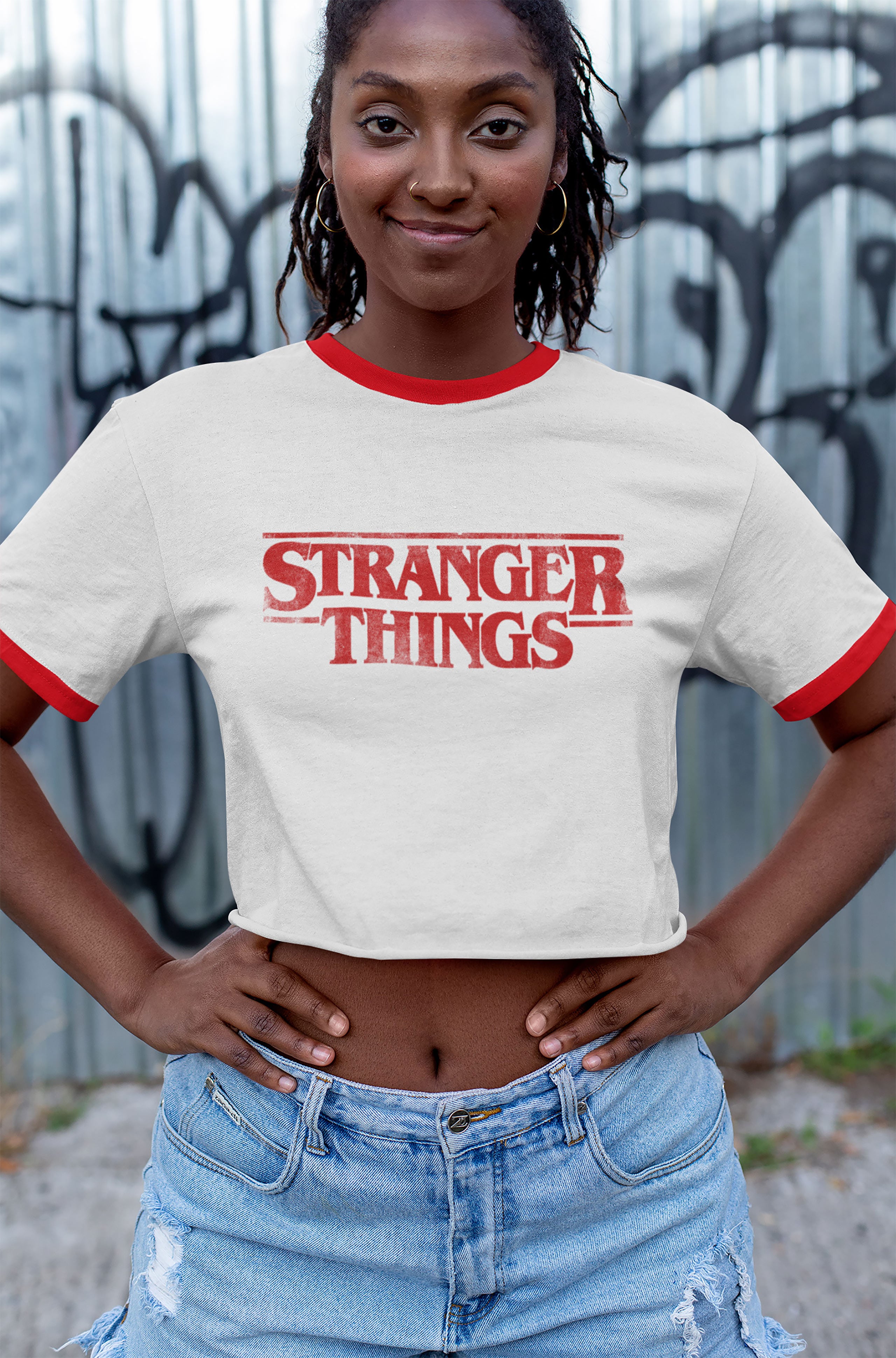 Imagen del producto Stranger Things - Top corto con logo desgastado blanco
