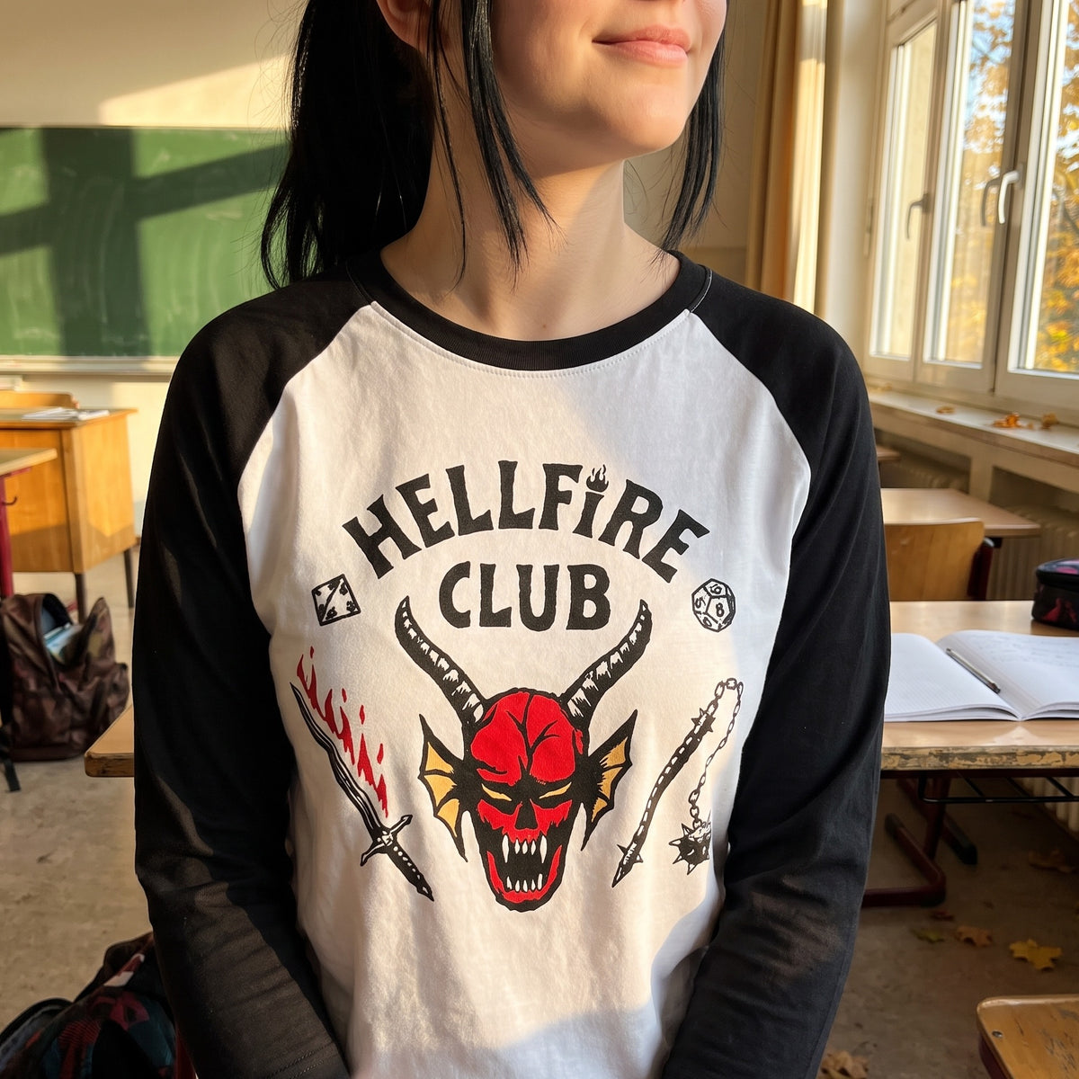 Imagen del producto Stranger Things - Camiseta de manga larga emblema Hellfire Club