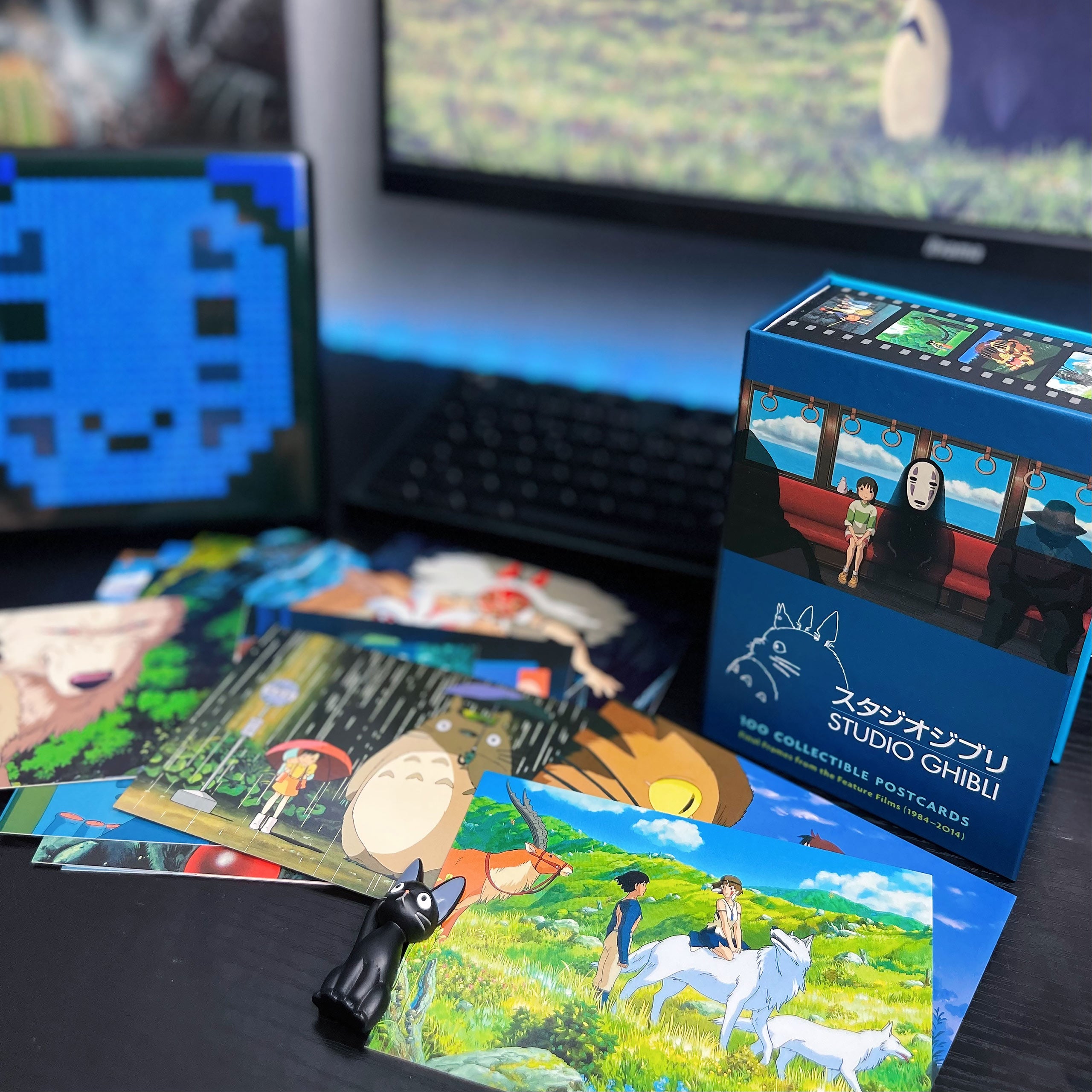 Imagen del producto Studio Ghibli - 100 tarjetas postales en caja de regalo