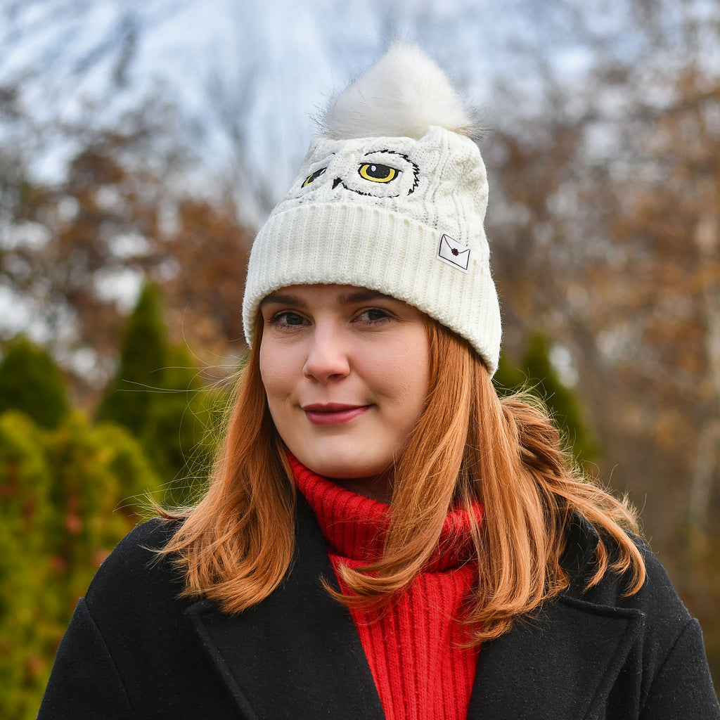 Imagen del producto Gorro Hedwig con pompón - Harry Potter