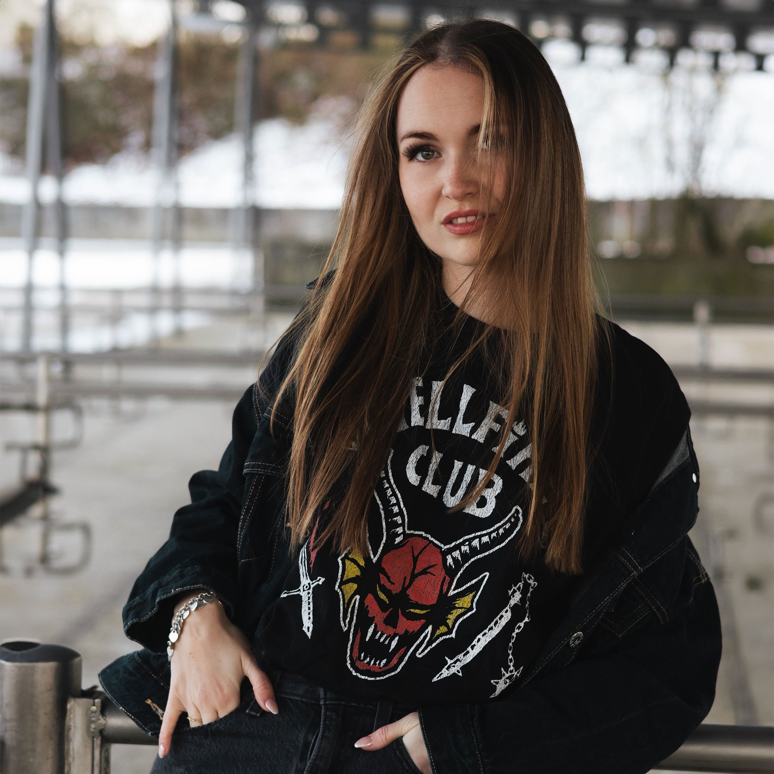 Imagen del producto Stranger Things - Camiseta negra con logotipo del Club Hellfire