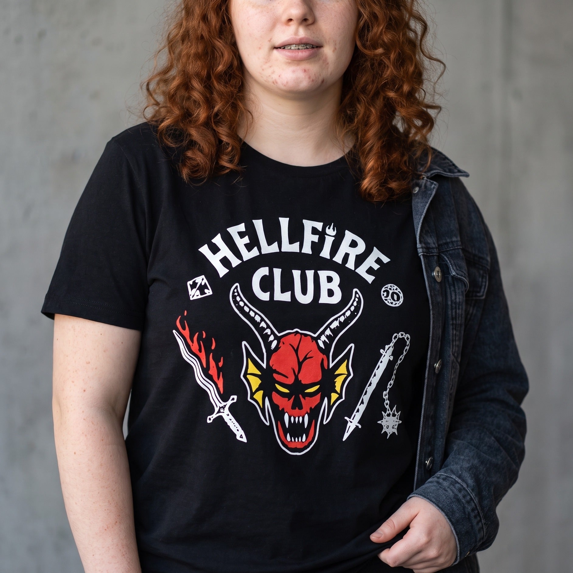 Imagen del producto Stranger Things - Camiseta negra con logotipo del Club Hellfire