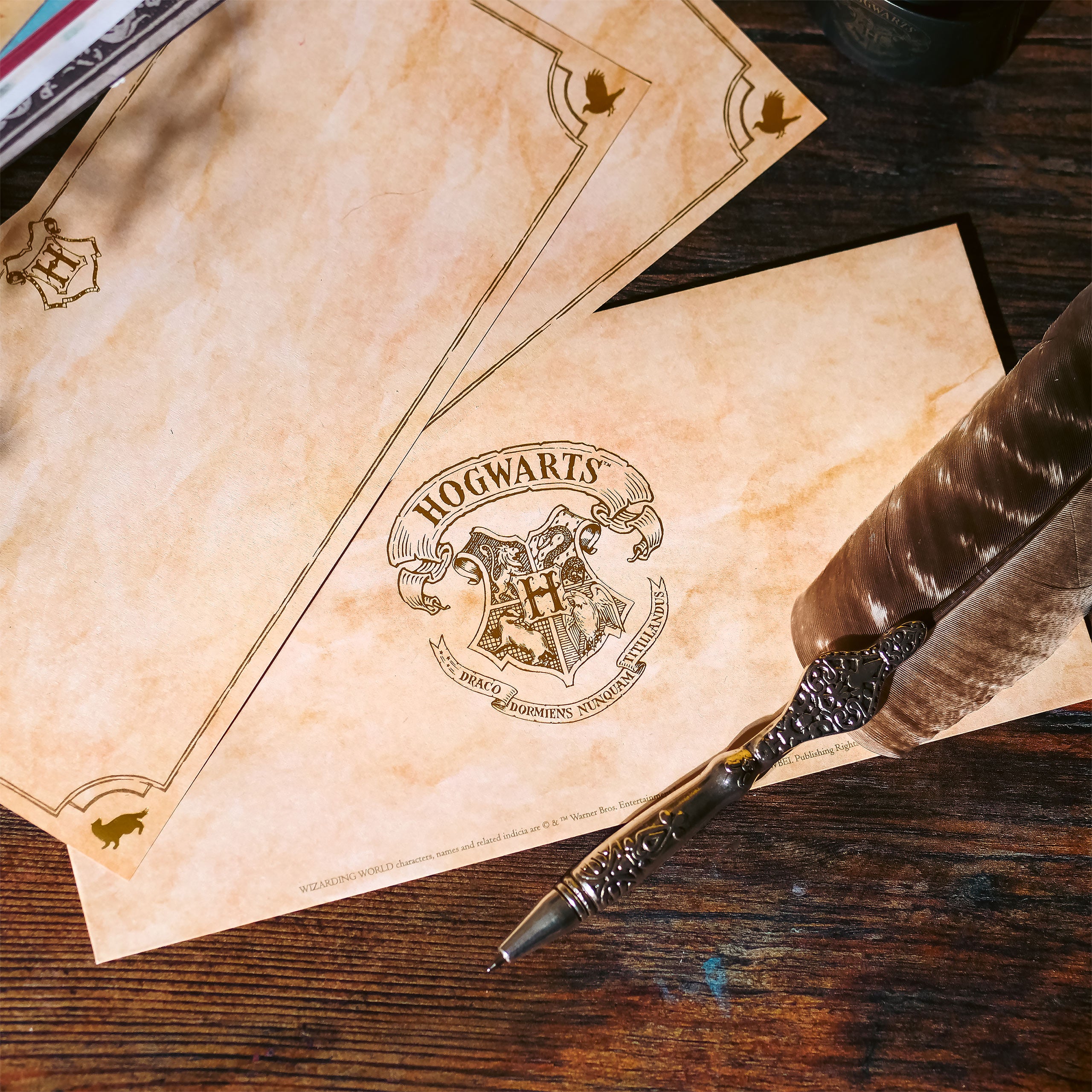 Imagen del producto Harry Potter - Pluma con set de papel de cartas de Hogwarts