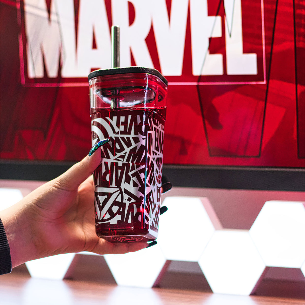 Imagen del producto Marvel - Vaso con logotipo y pajita