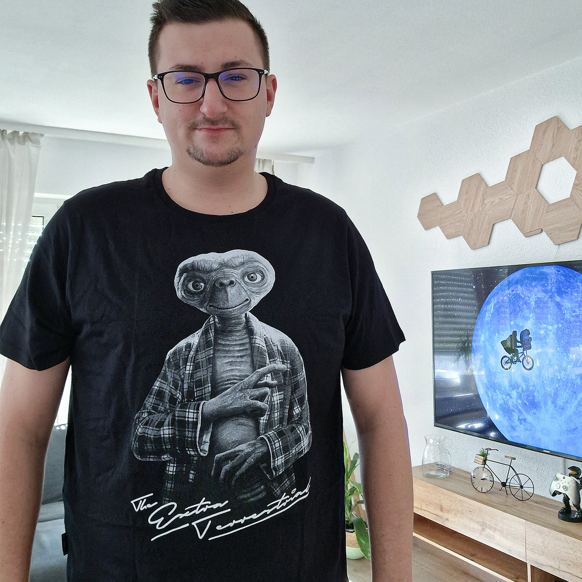 Imagen del producto E.T. - Camiseta de personaje monocromático negro