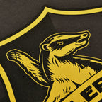 Imagen del producto Camiseta gris con logo de Hufflepuff - Harry Potter