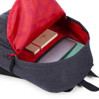 Imagen del producto Mochila gris con logo de Marvel