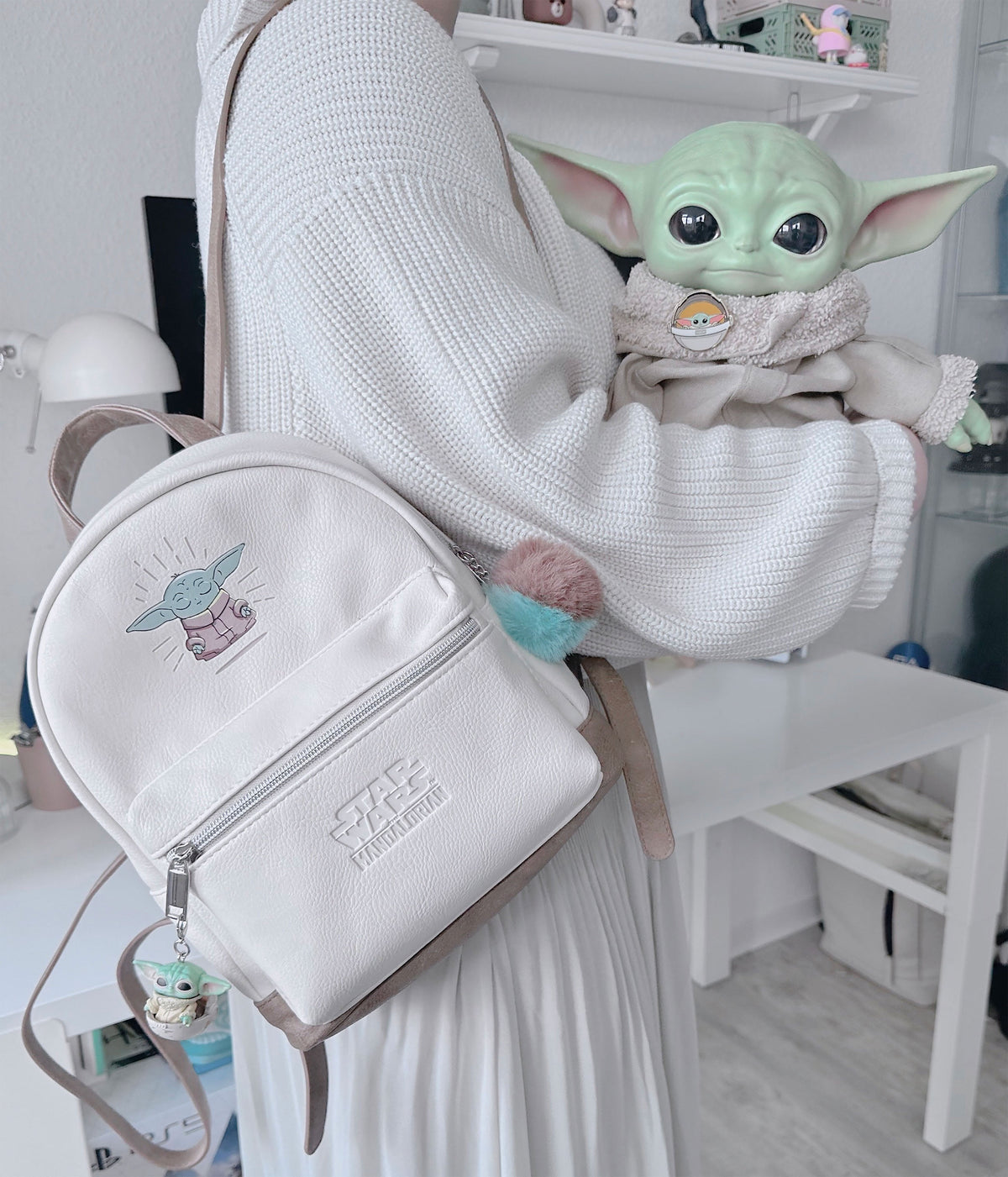 Imagen del producto Mini Mochila Grogu con Pom Pom - Star Wars The Mandalorian