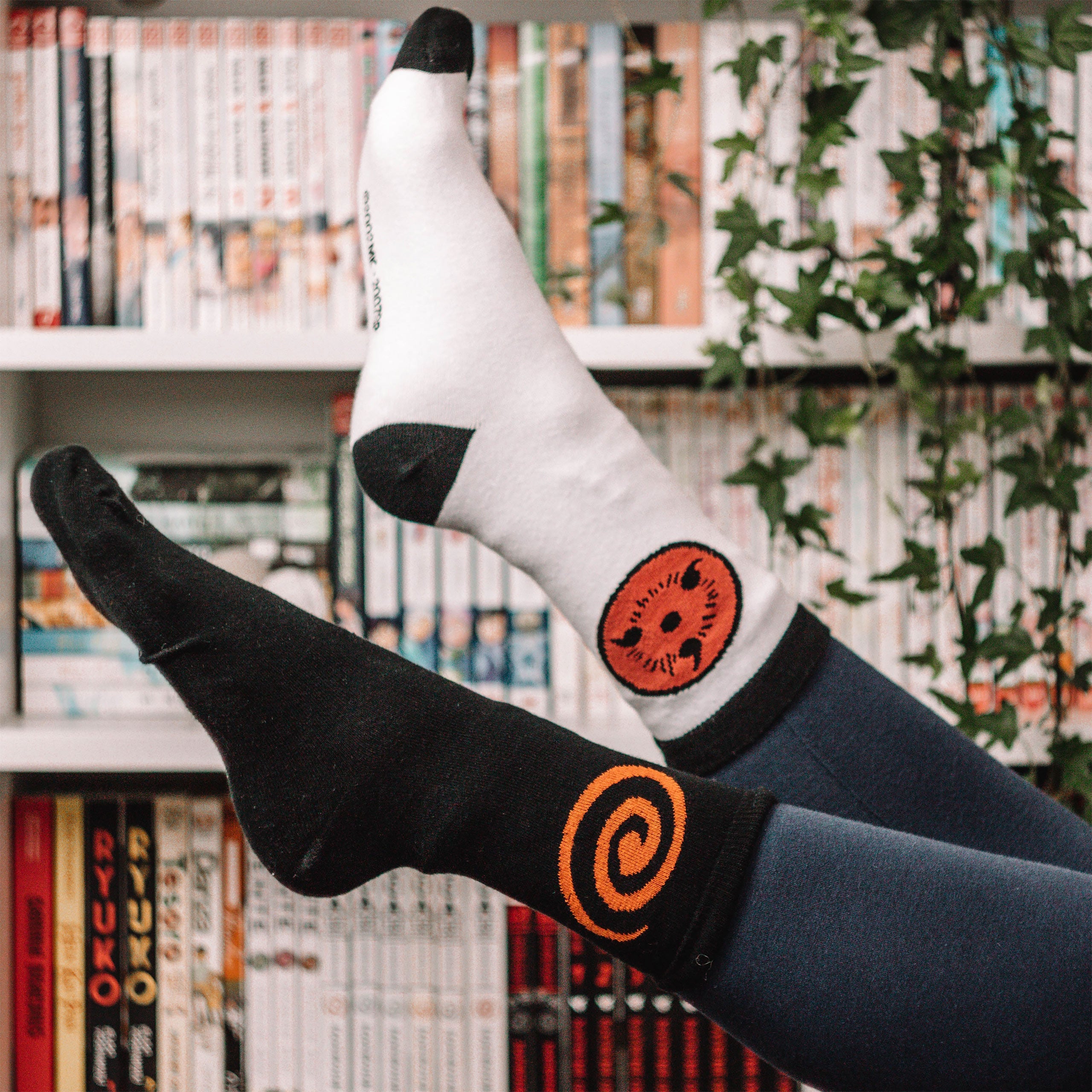 Imagen del producto Naruto Shippuden - Conjunto de 3 calcetines con símbolo de Sasuke