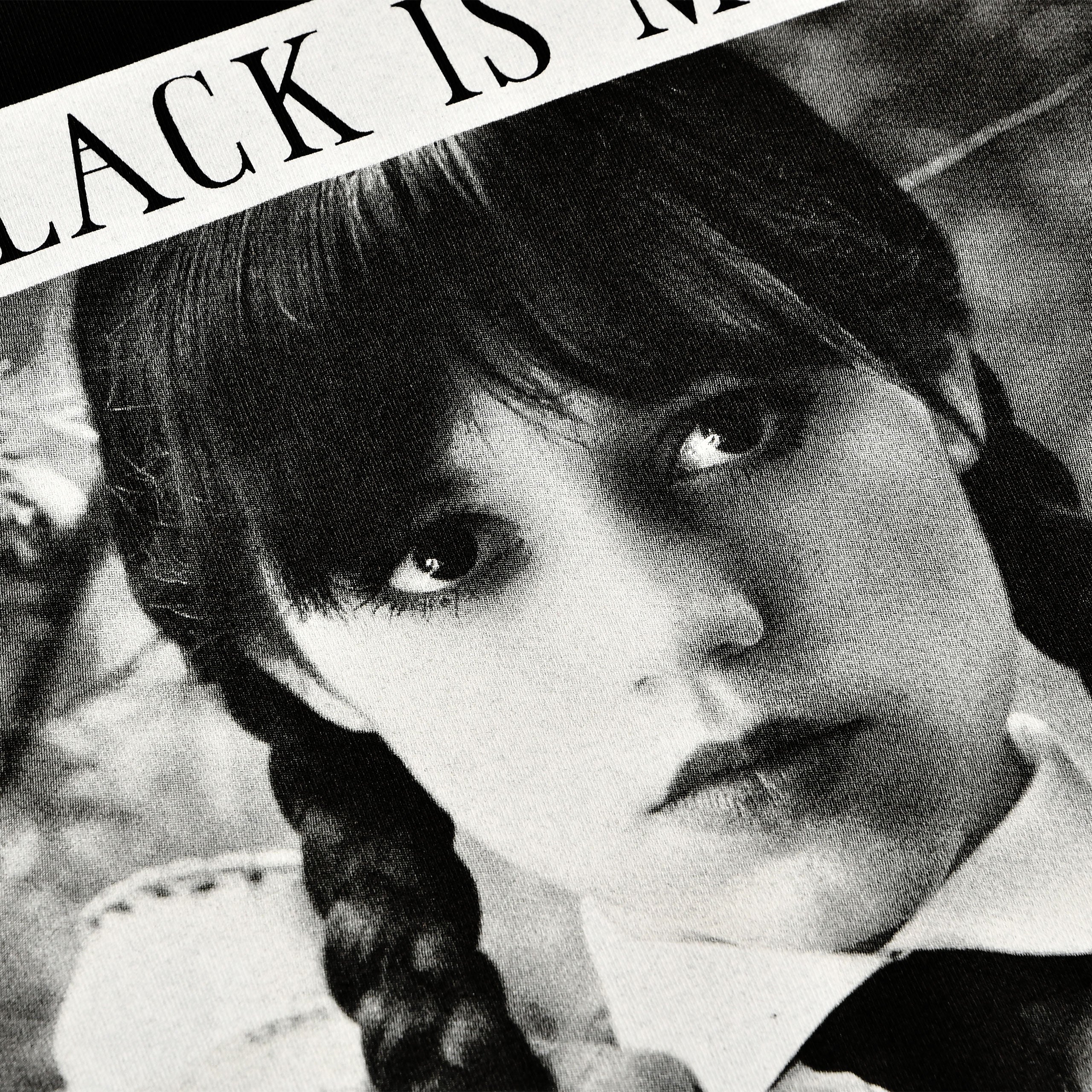 Imagen del producto Miércoles - Camiseta negra 'El negro es mi color feliz'