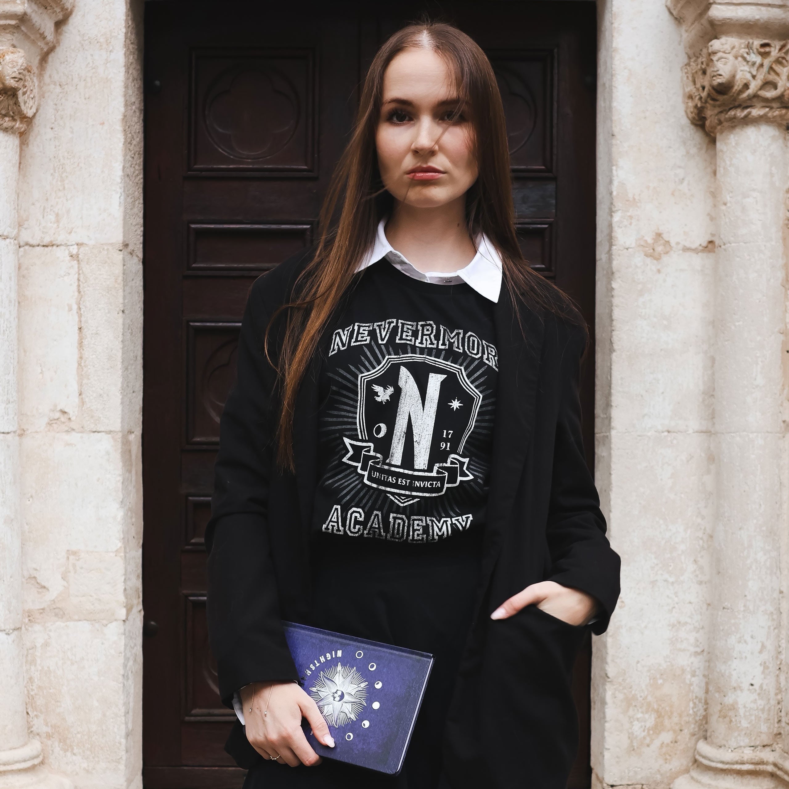 Imagen del producto Wednesday - Camiseta negra de Nevermore Academy