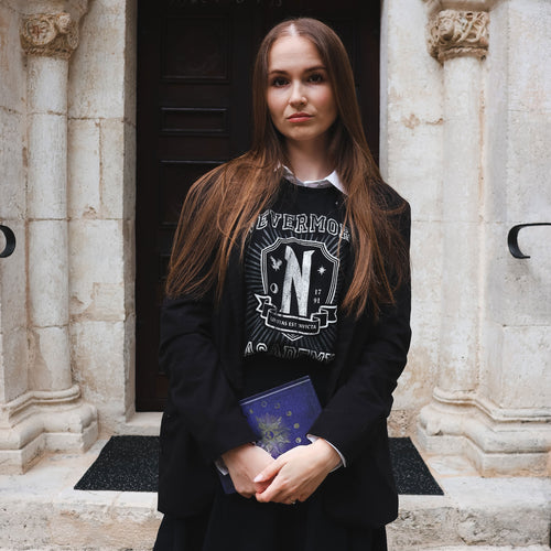 Imagen del producto Wednesday - Camiseta negra de Nevermore Academy