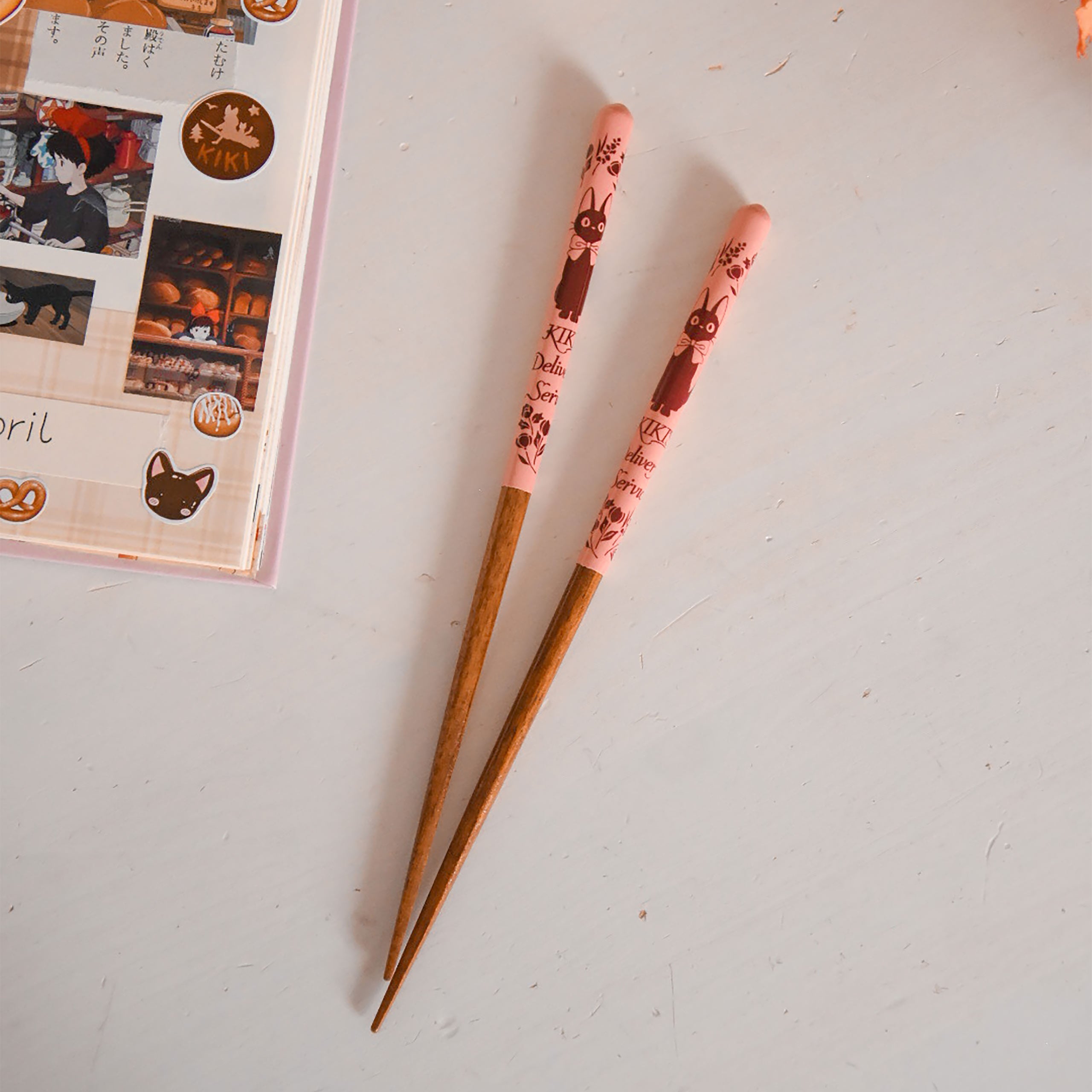 Imagen del producto Kiki's Delivery Service - Palillos de comer Jiji rosa
