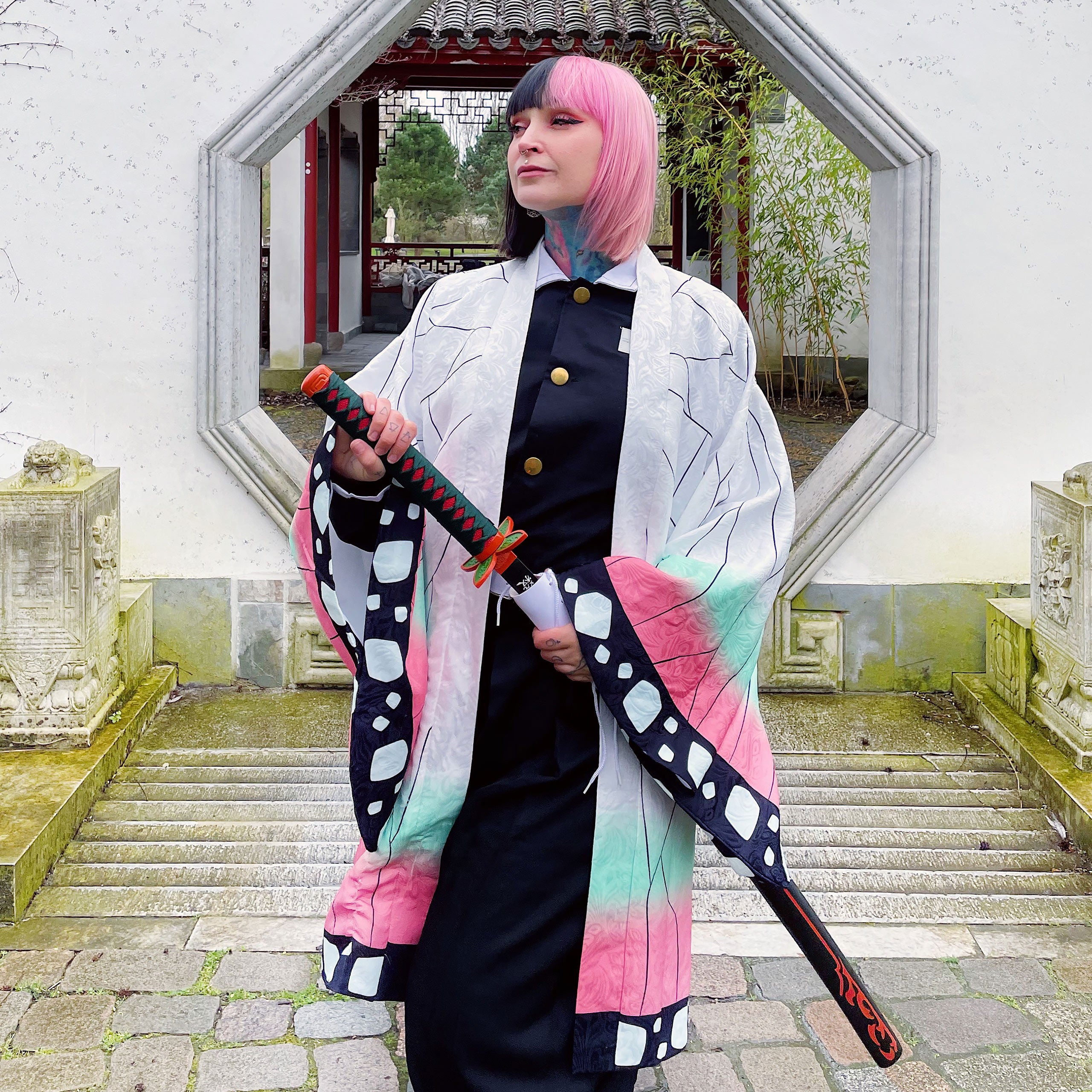 Imagen del producto Réplica de Katana Shinobu Hashira con Saya para fans de Demon Slayer