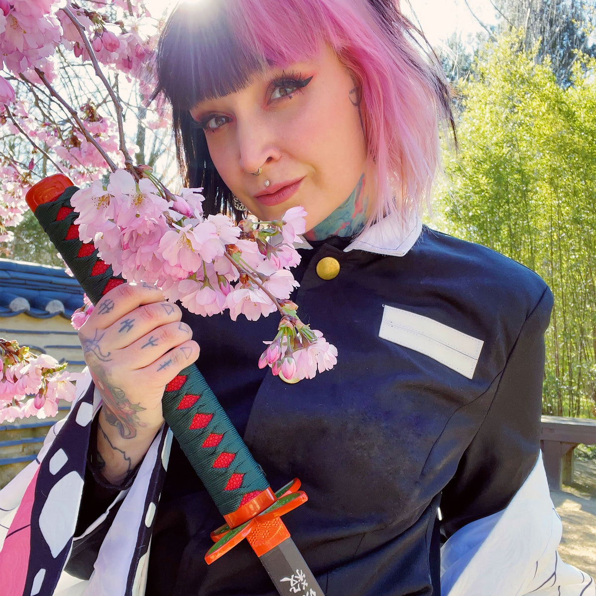 Imagen del producto Réplica de Katana Shinobu Hashira con Saya para fans de Demon Slayer