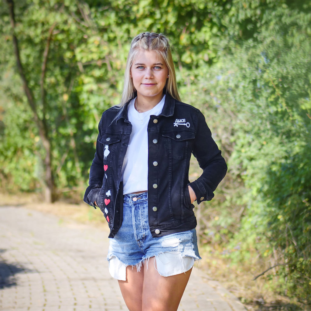 Imagen del producto Alice en el país de las maravillas - Chaqueta vaquera World Of My Own para mujer en negro