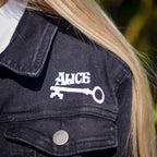 Imagen del producto Alice en el país de las maravillas - Chaqueta vaquera World Of My Own para mujer en negro