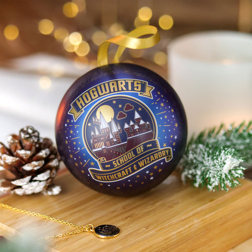 Imagen del producto Harry Potter - Bola de Navidad de la Escuela de Magia y Hechicería de Hogwarts con Collar