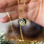 Imagen del producto Harry Potter - Bola de Navidad de la Escuela de Magia y Hechicería de Hogwarts con Collar