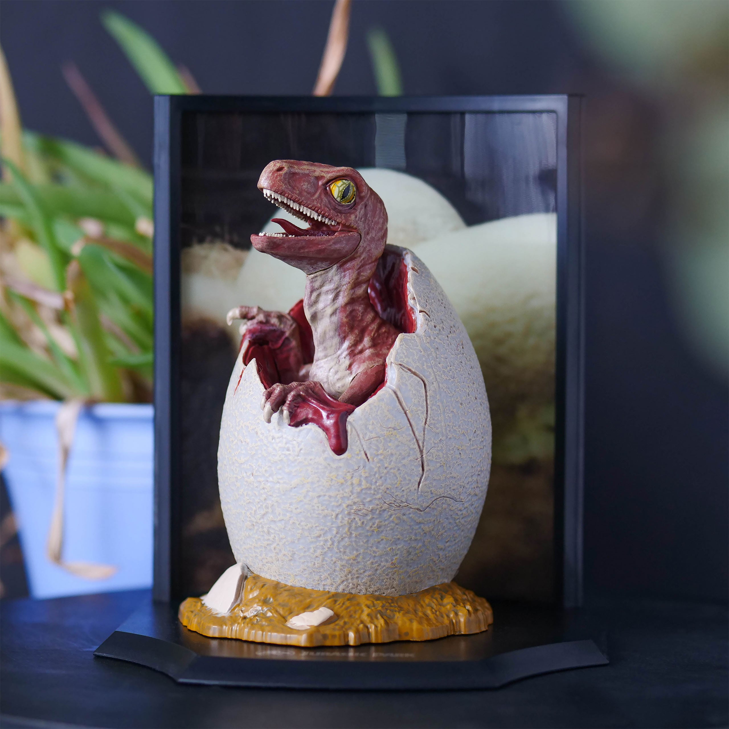 Imagen del producto Jurassic Park - Figura de Diorama de Huevo de Velociraptor Bebé