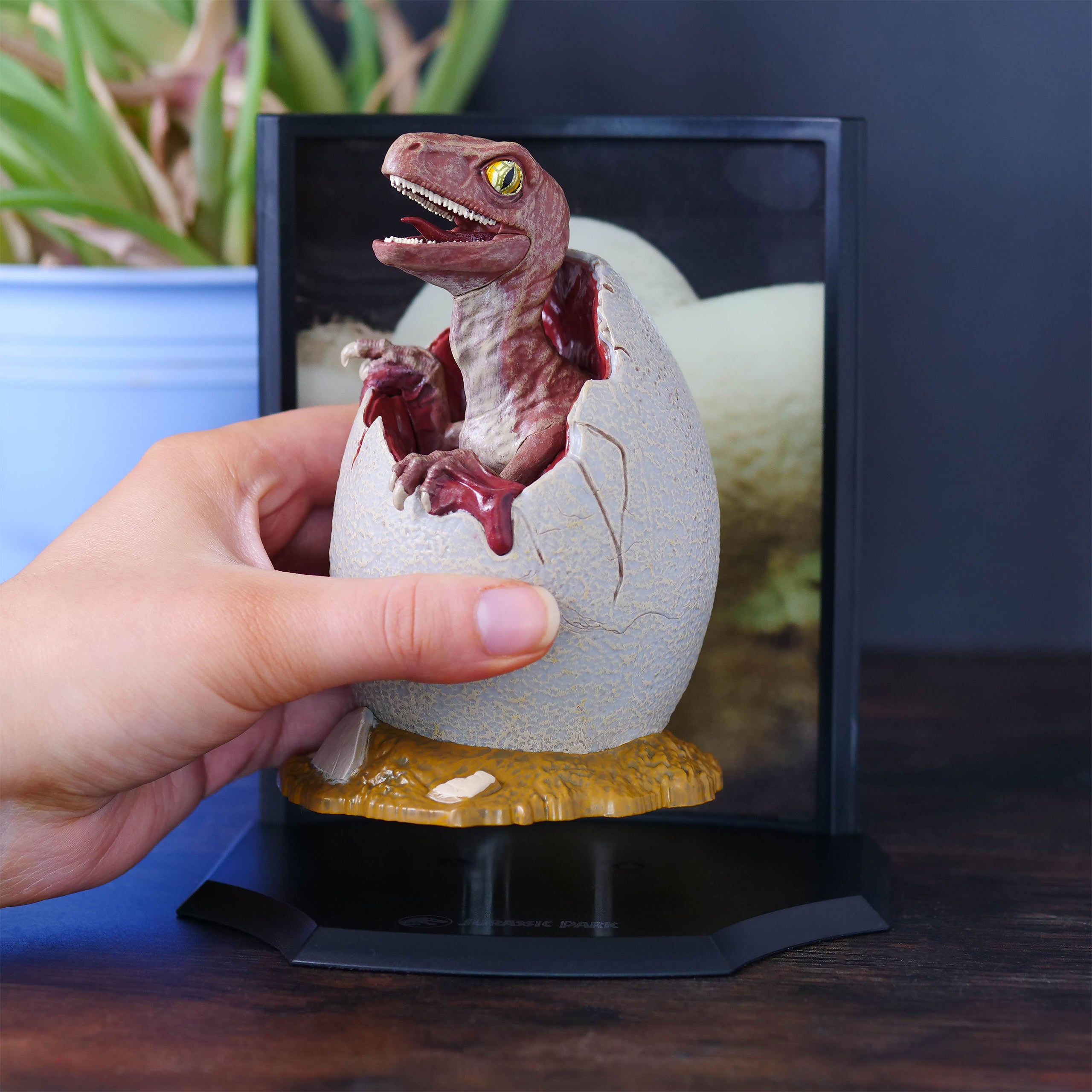 Imagen del producto Jurassic Park - Figura de Diorama de Huevo de Velociraptor Bebé