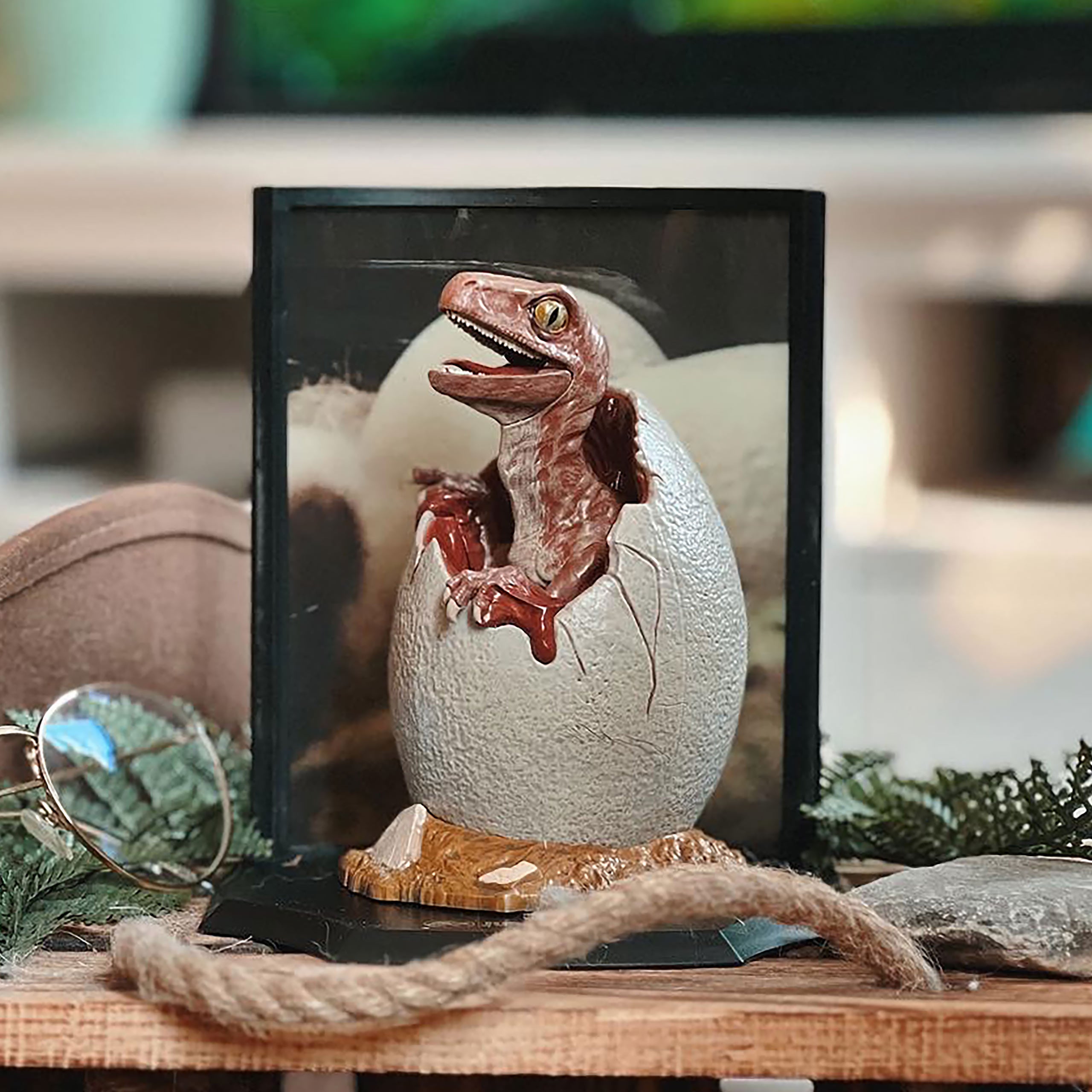 Imagen del producto Jurassic Park - Figura de Diorama de Huevo de Velociraptor Bebé