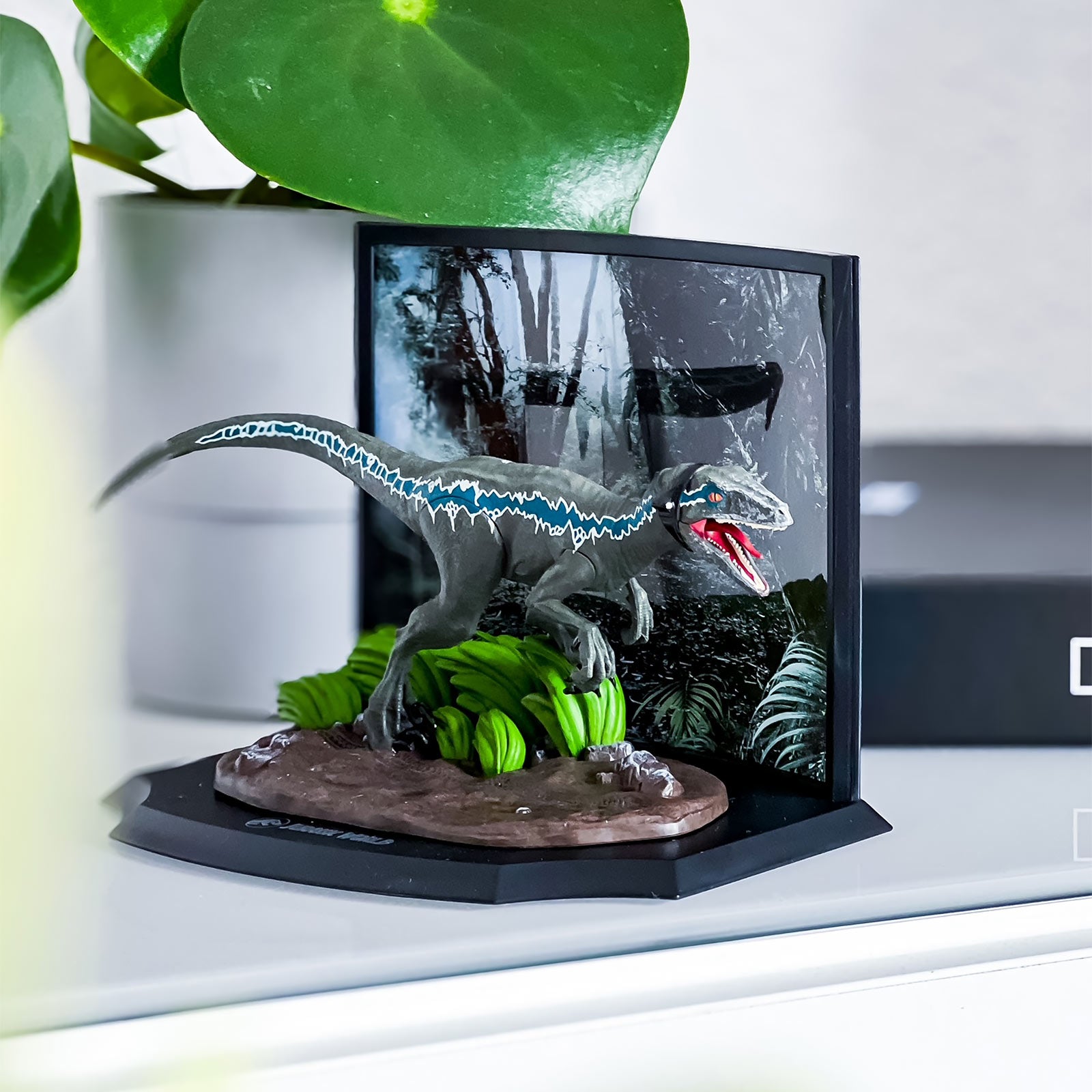 Imagen del producto Jurassic Park - Figura Diorama Velociraptor Blue