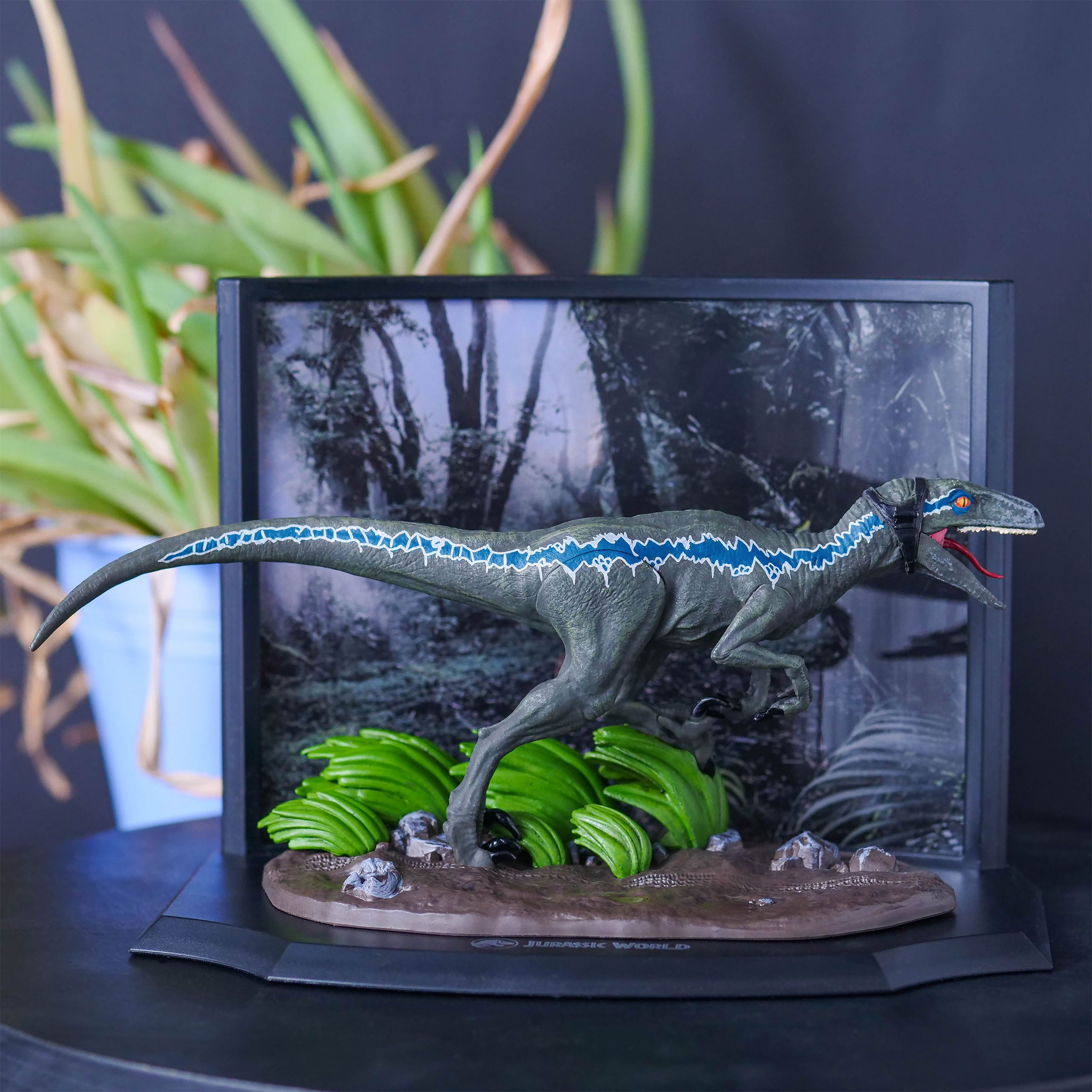 Imagen del producto Jurassic Park - Figura Diorama Velociraptor Blue