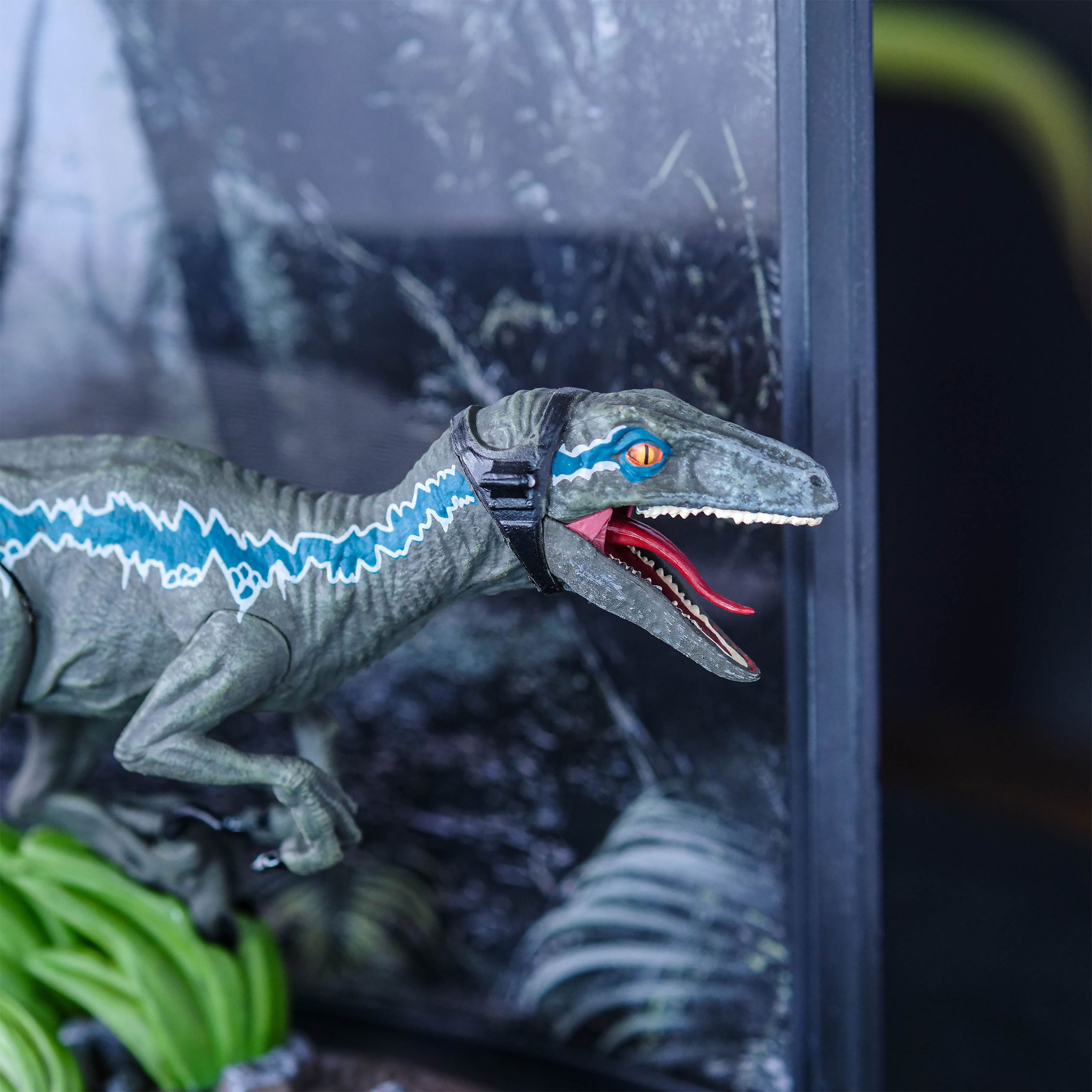 Imagen del producto Jurassic Park - Figura Diorama Velociraptor Blue