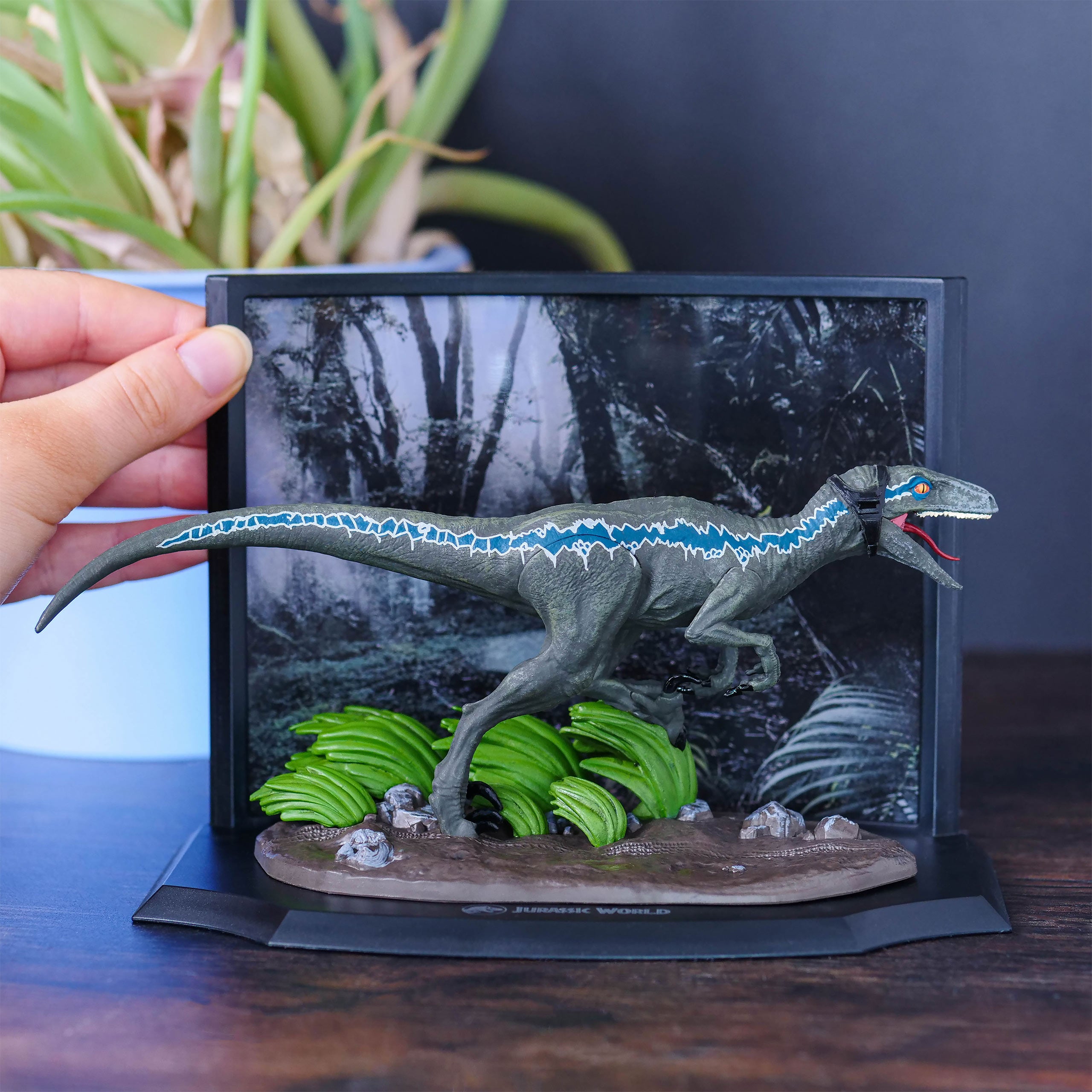 Imagen del producto Jurassic Park - Figura Diorama Velociraptor Blue