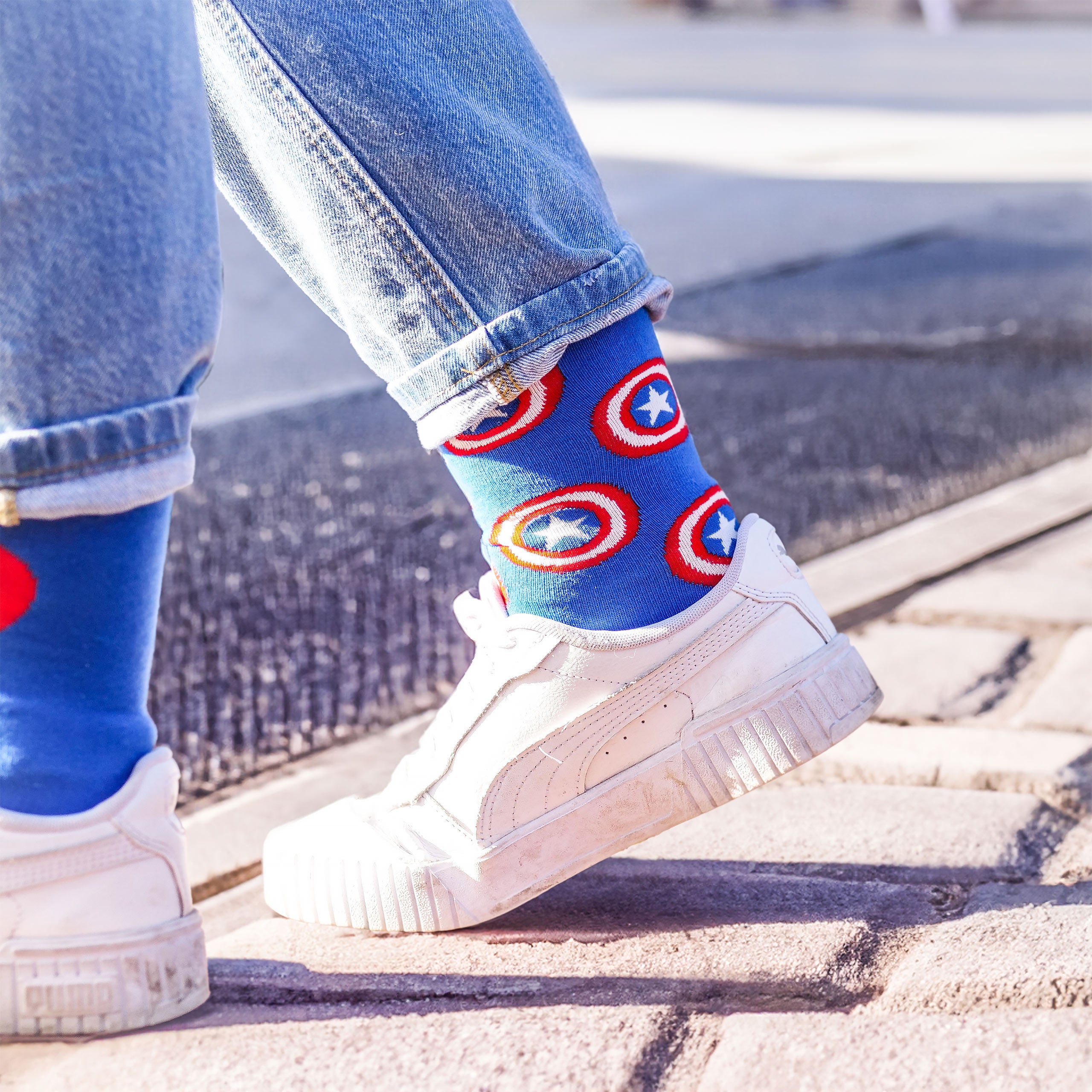 Imagen del producto Captain America - Conjunto de 2 calcetines con el logo de Shield azul