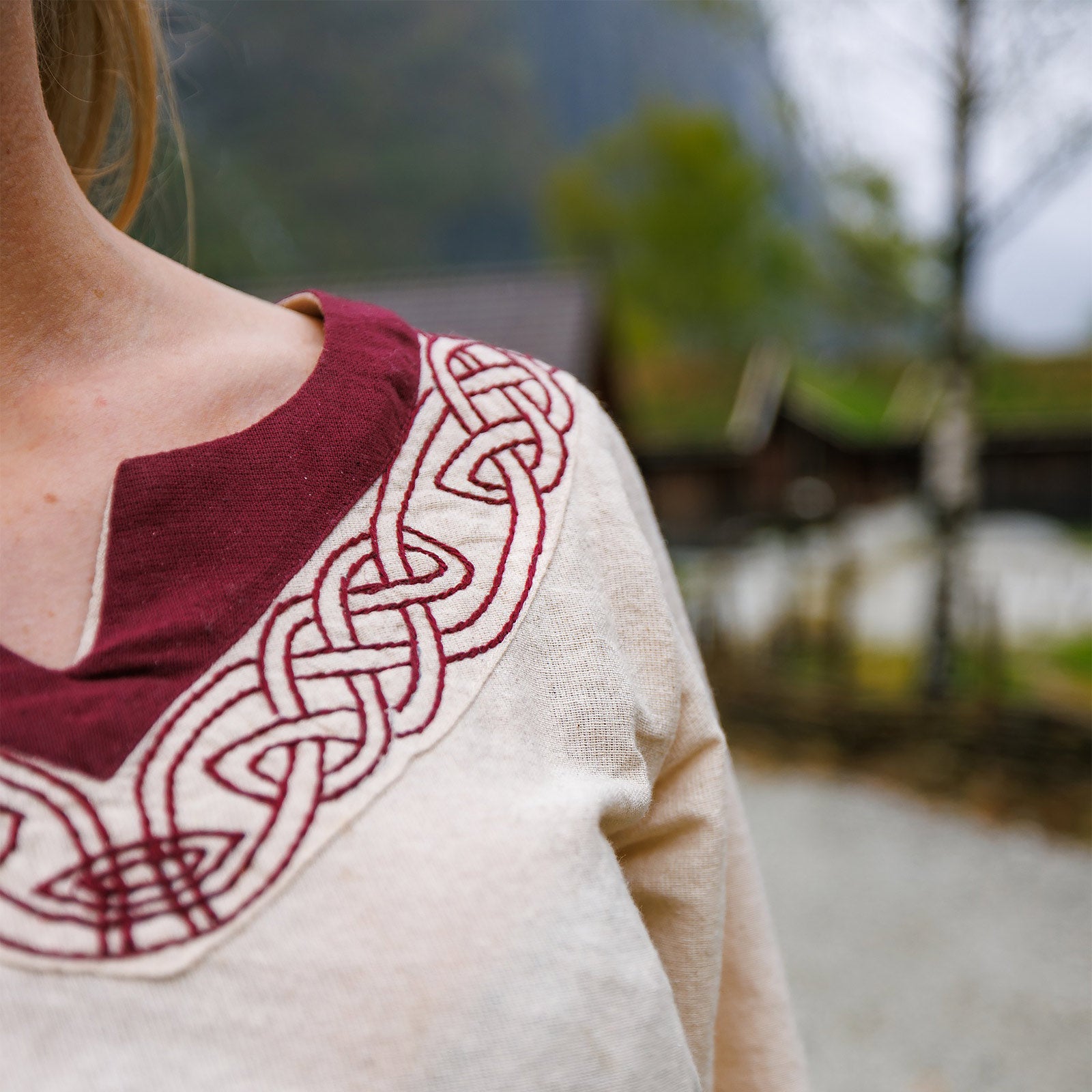 Imagen del producto Vestido vikingo Lagertha beige-rojo
