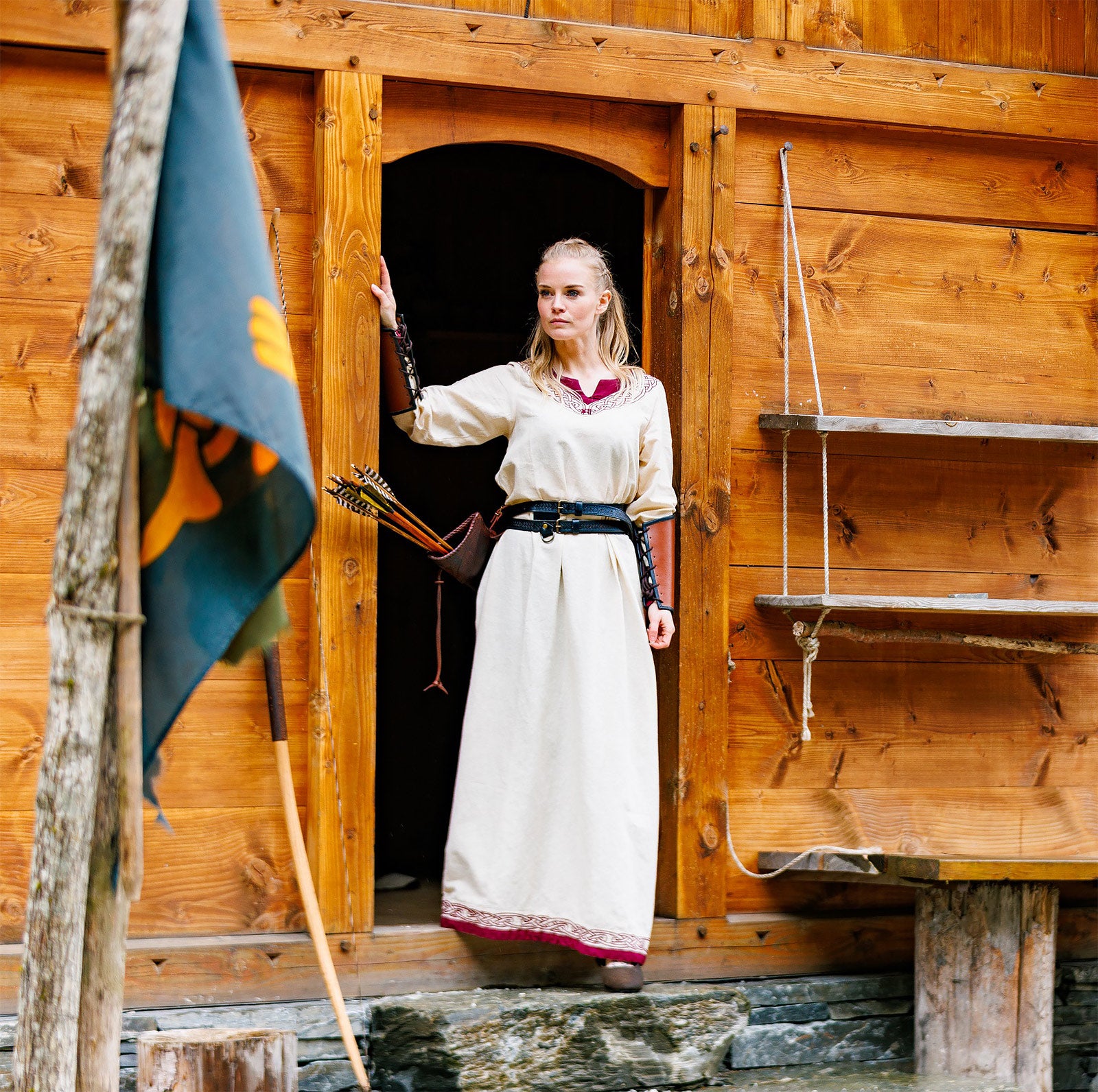 Imagen del producto Vestido vikingo Lagertha beige-rojo