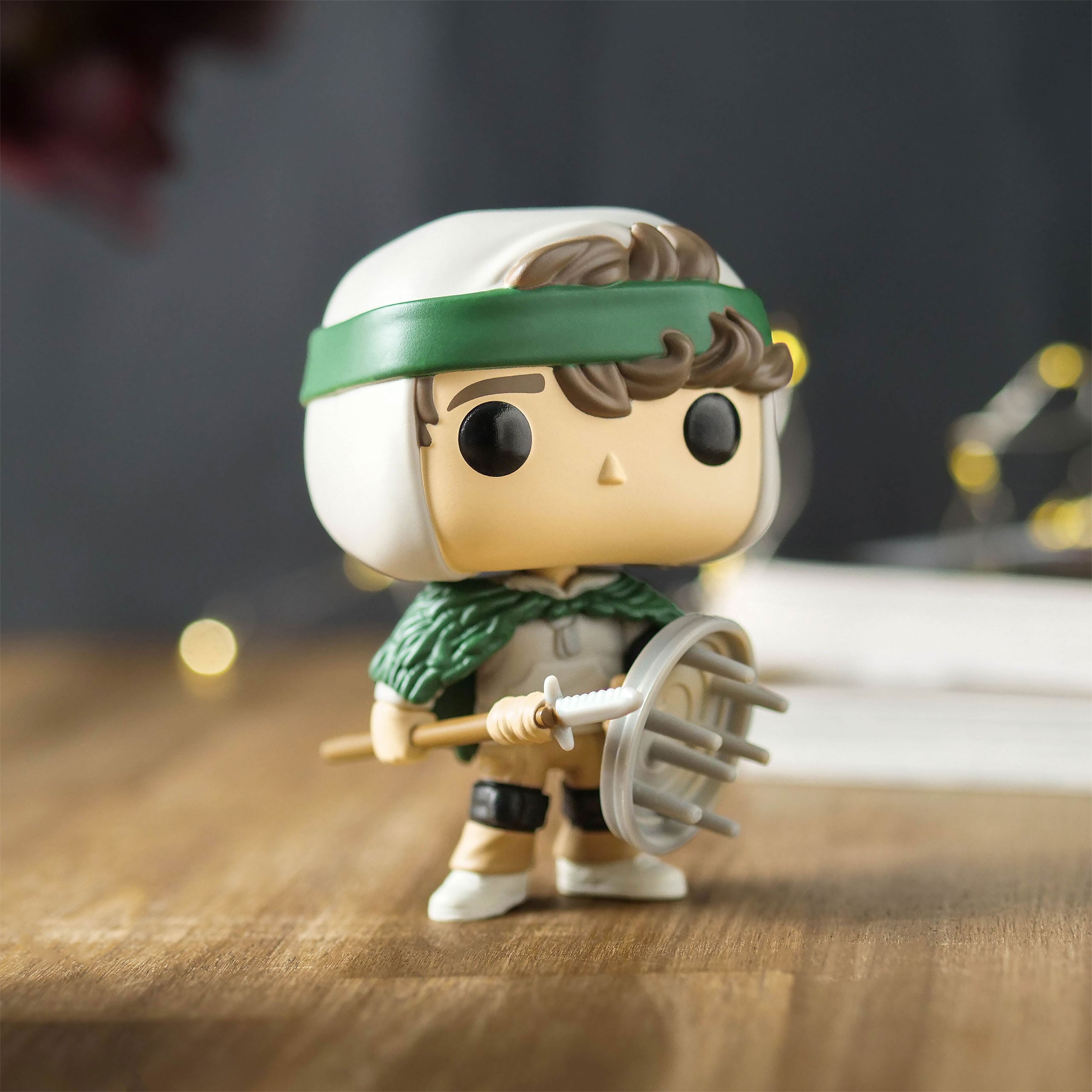 Imagen del producto Stranger Things - Dustin con escudo figura Funko Pop!