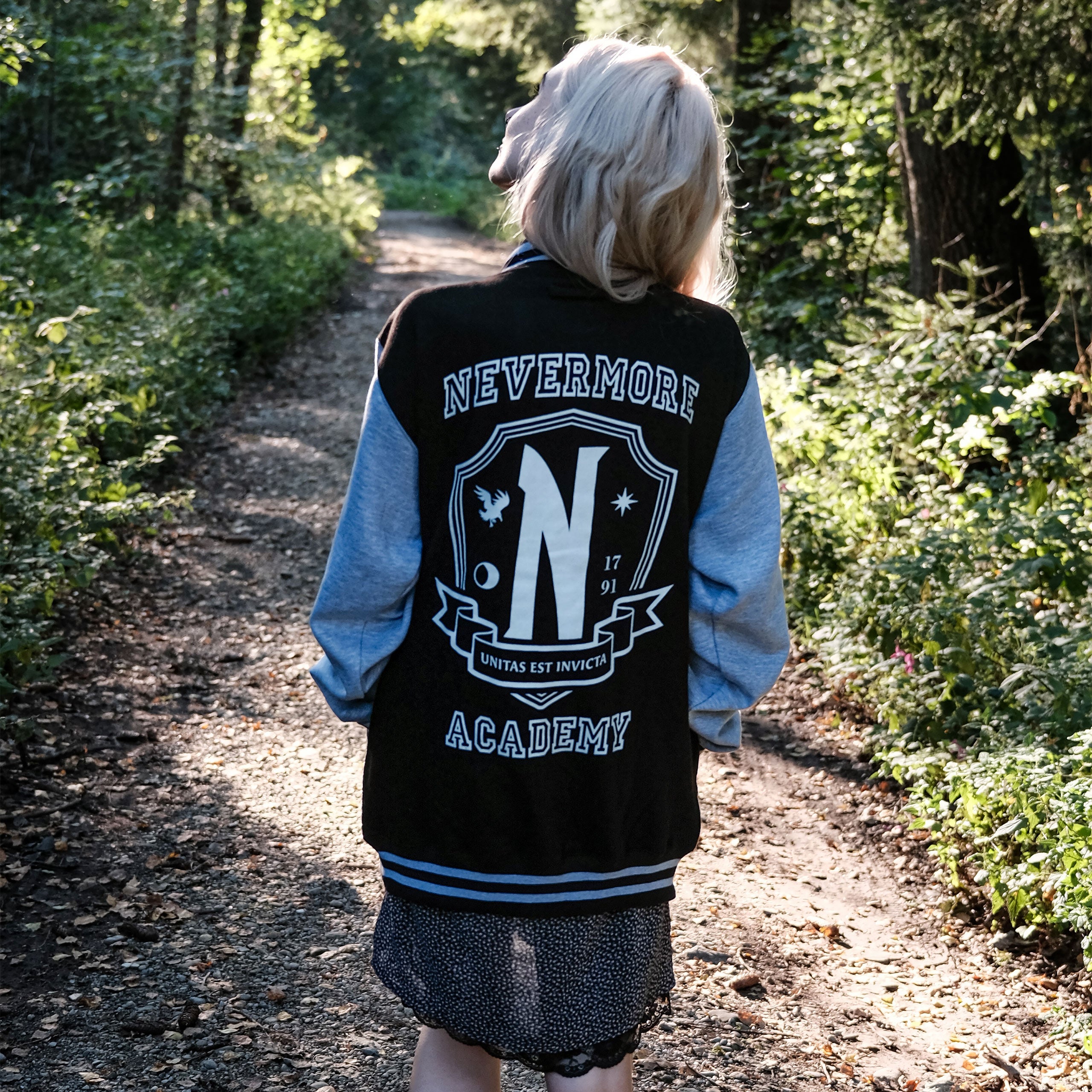Imagen del producto Miércoles - Chaqueta universitaria Nevermore Academy