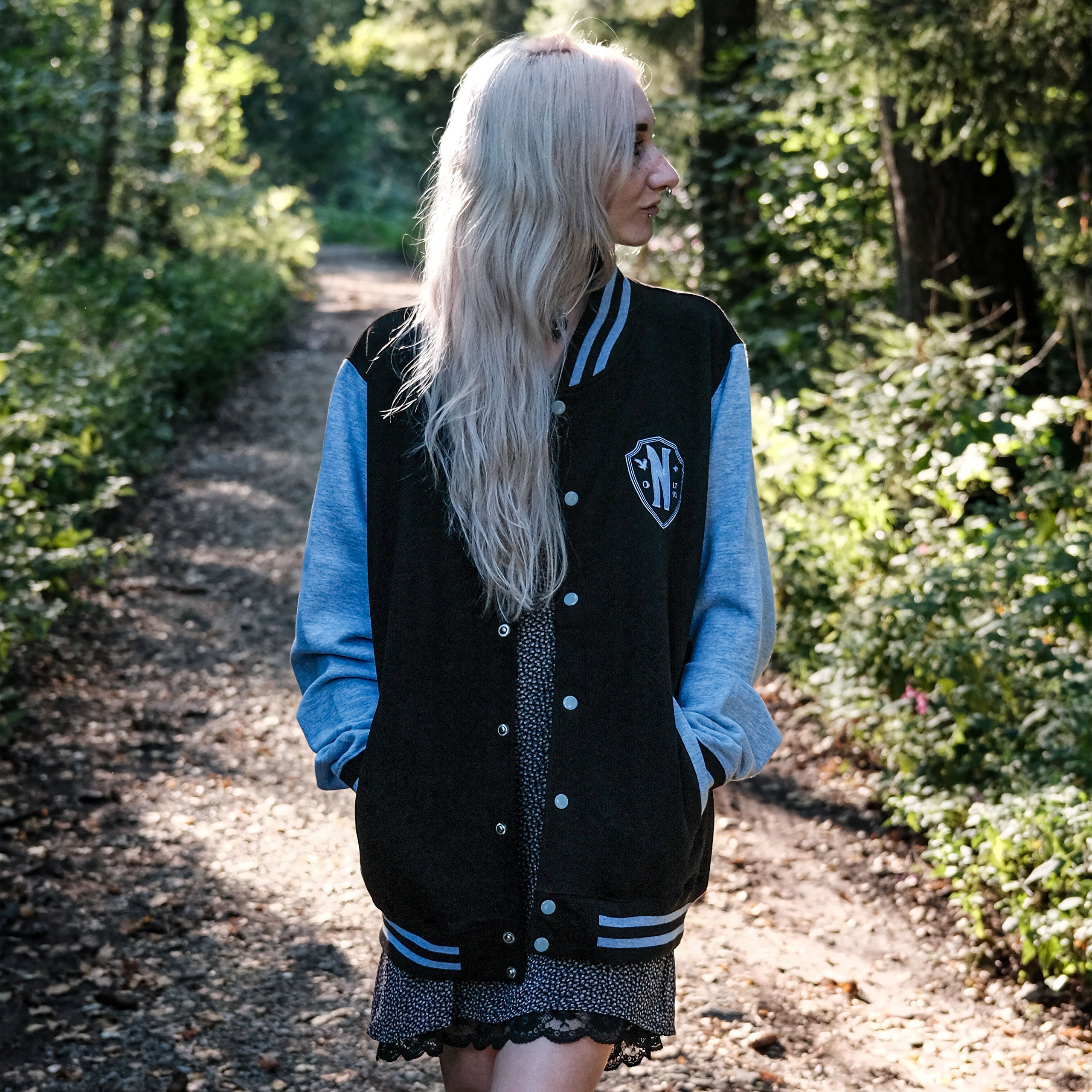 Imagen del producto Miércoles - Chaqueta universitaria Nevermore Academy